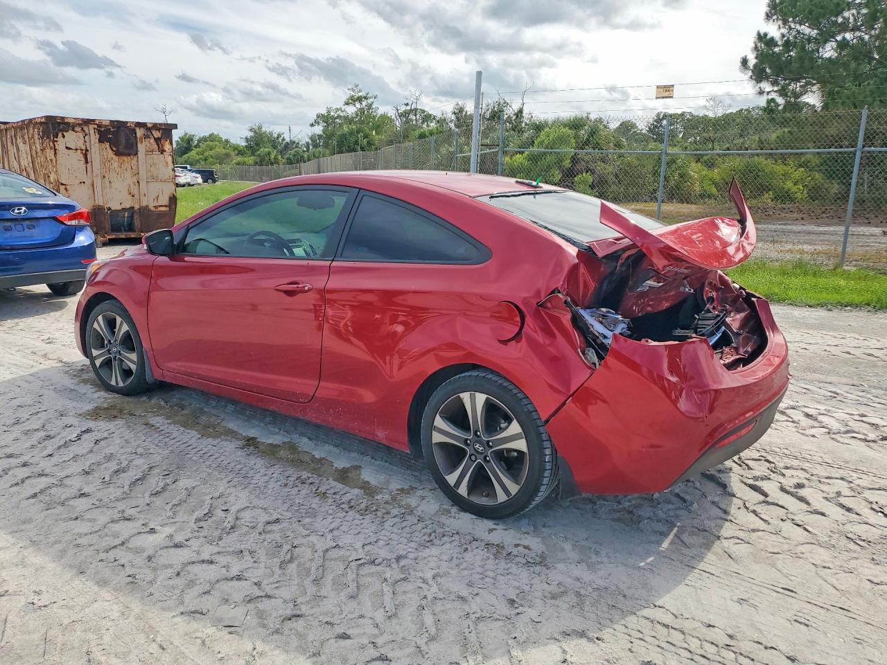 2014 Hyundai Elantra Coupe Base Красный vin: KMHDH6AH4EU024217