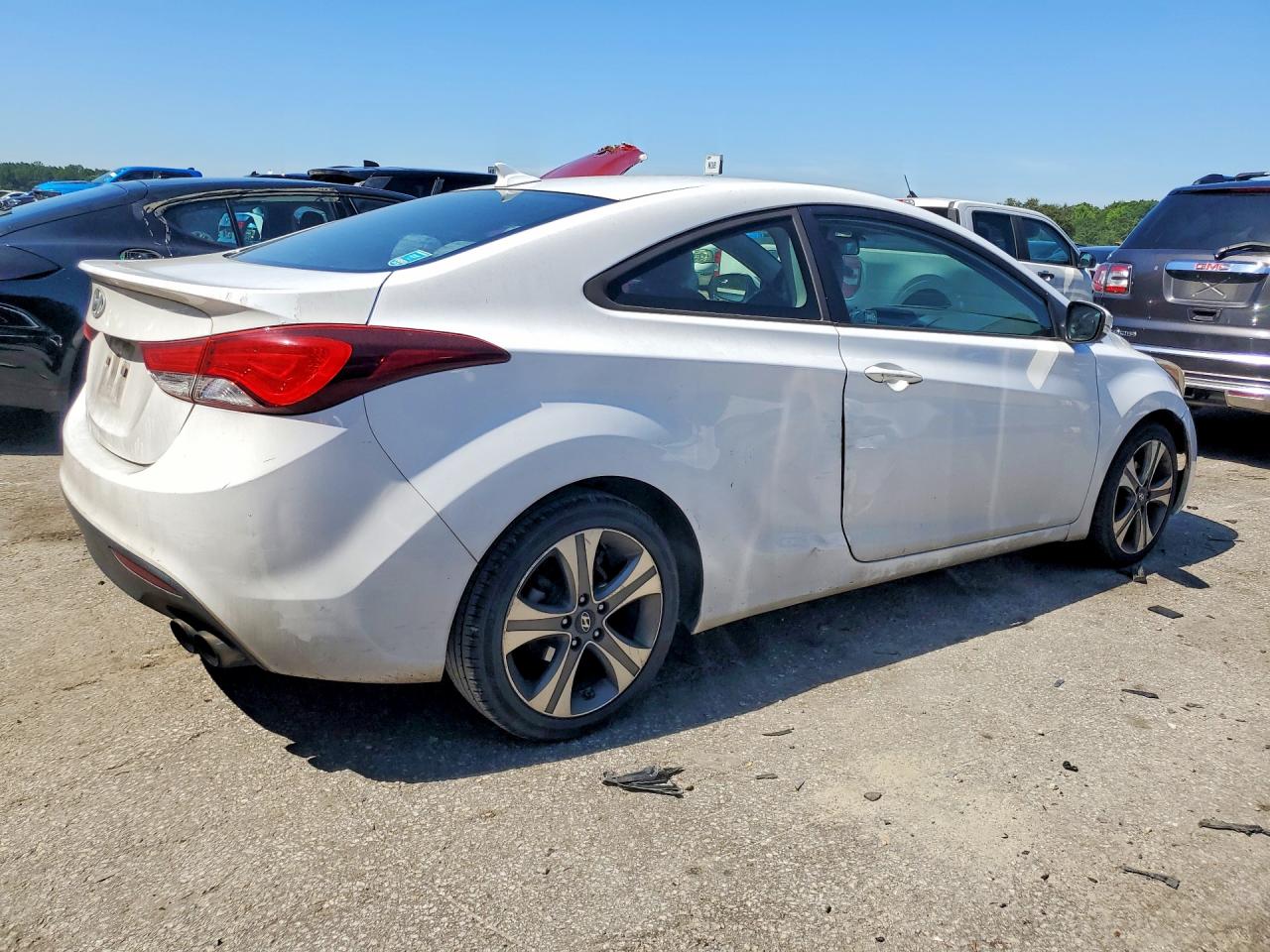 2014 Hyundai Elantra Coupe Base White vin: KMHDH6AH5EU025599