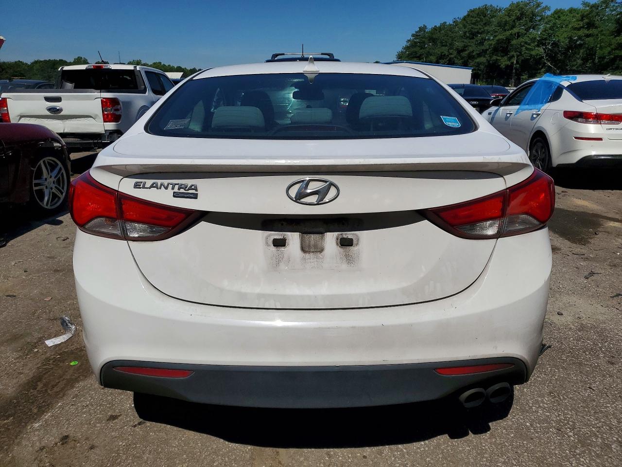 2014 Hyundai Elantra Coupe Base White vin: KMHDH6AH5EU025599