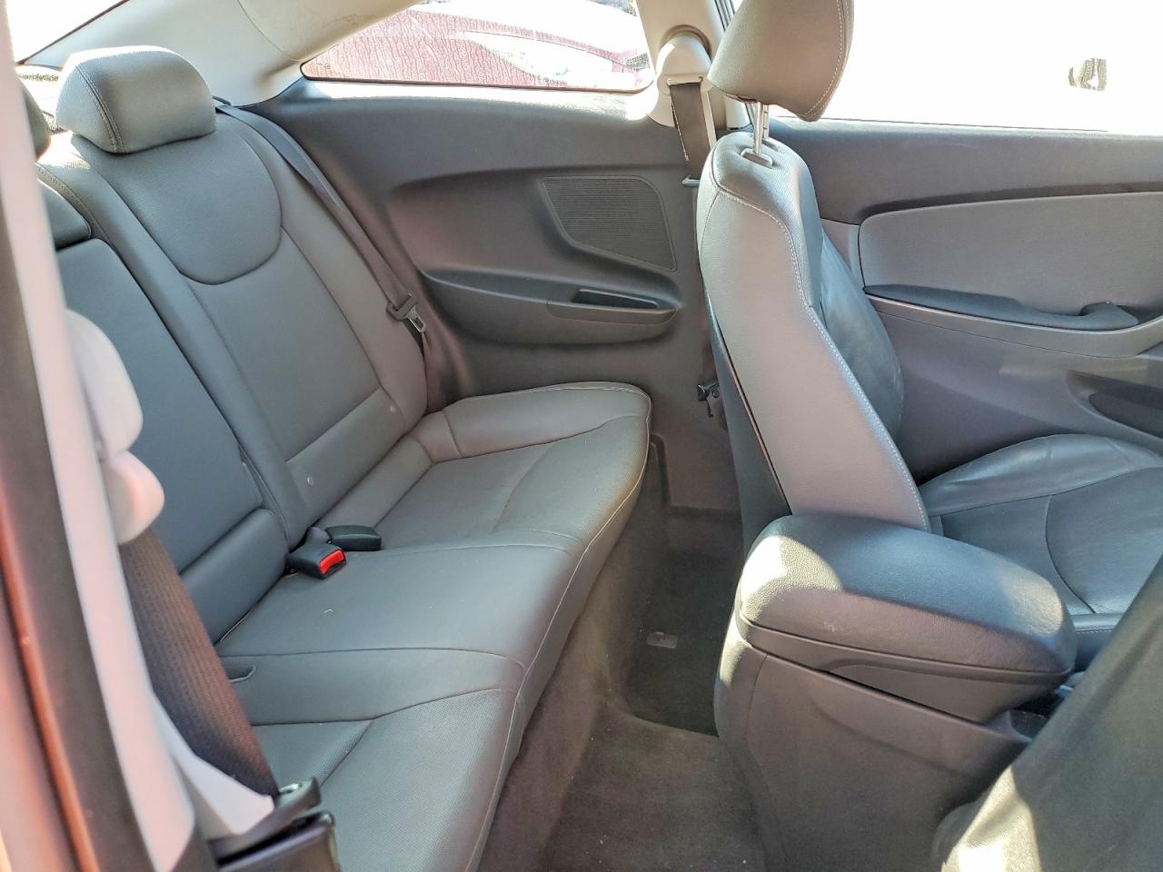 2014 Hyundai Elantra Coupe Base Silver vin: KMHDH6AH5EU025960