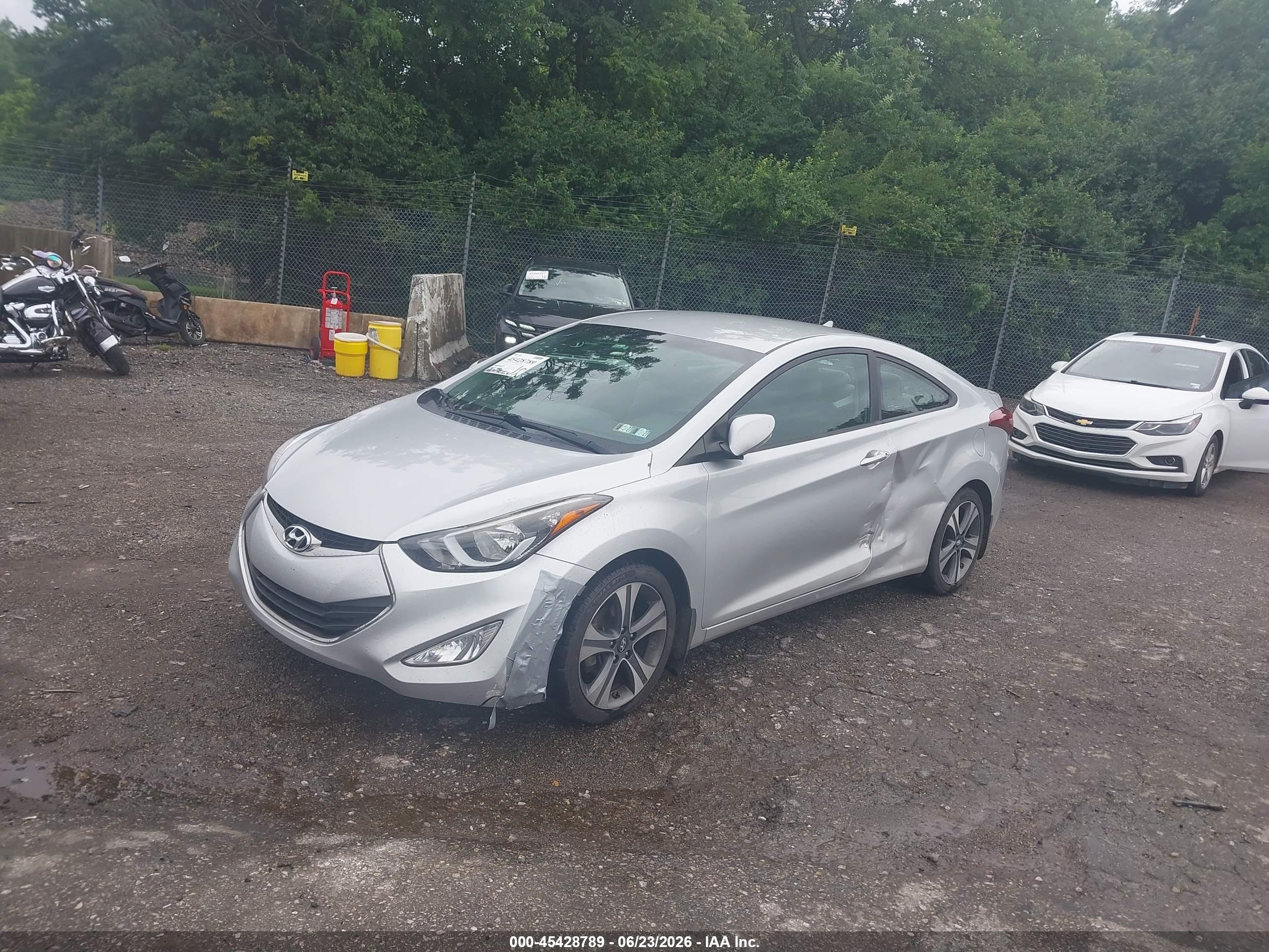 2014 Hyundai Elantra   Silver vin: KMHDH6AH6EU024638