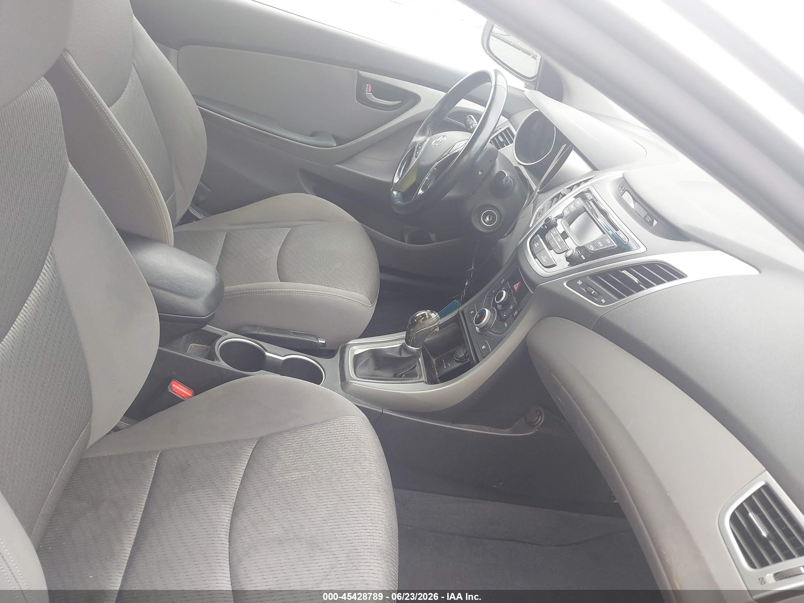 2014 Hyundai Elantra   Silver vin: KMHDH6AH6EU024638