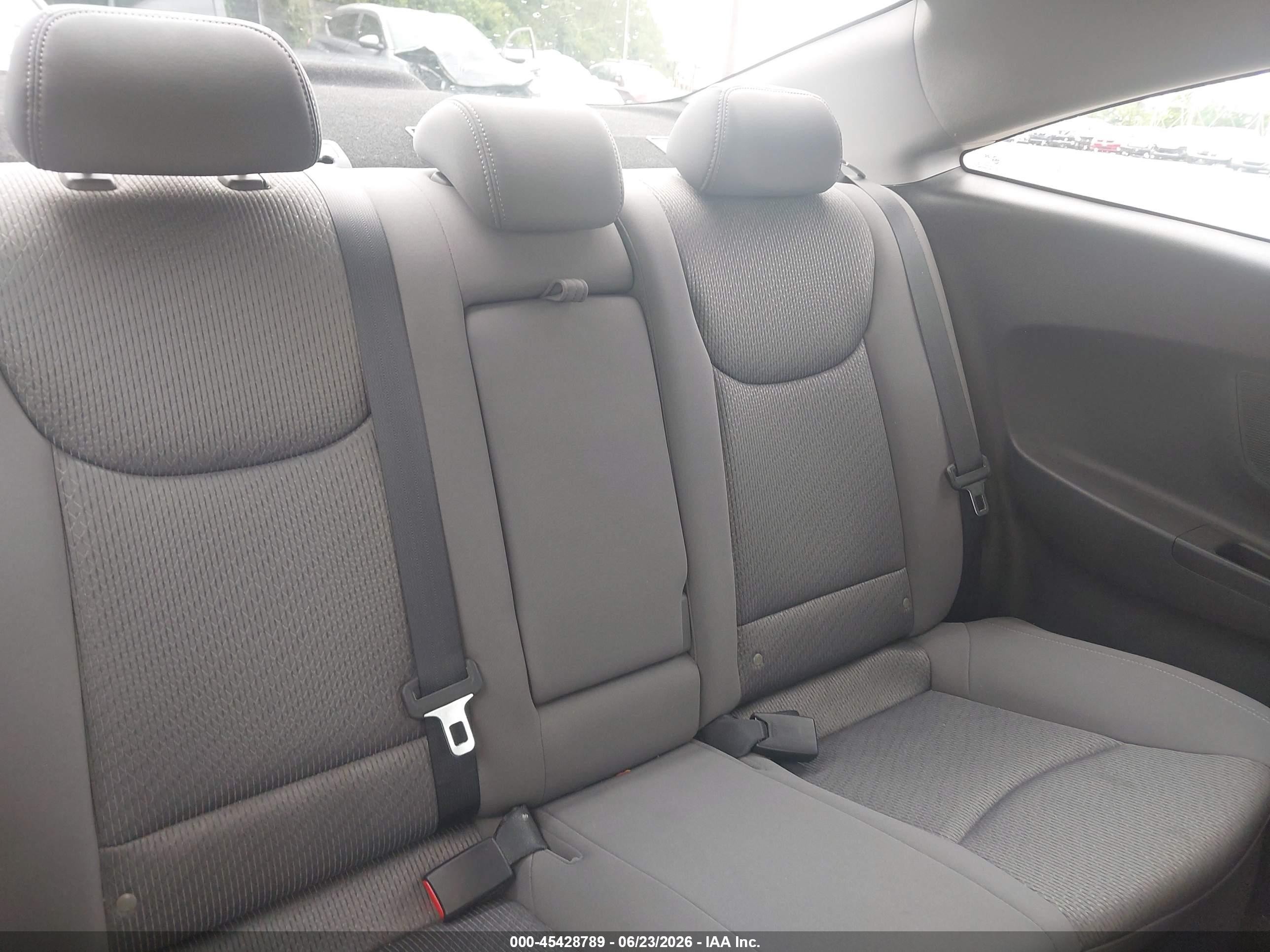 2014 Hyundai Elantra   Silver vin: KMHDH6AH6EU024638