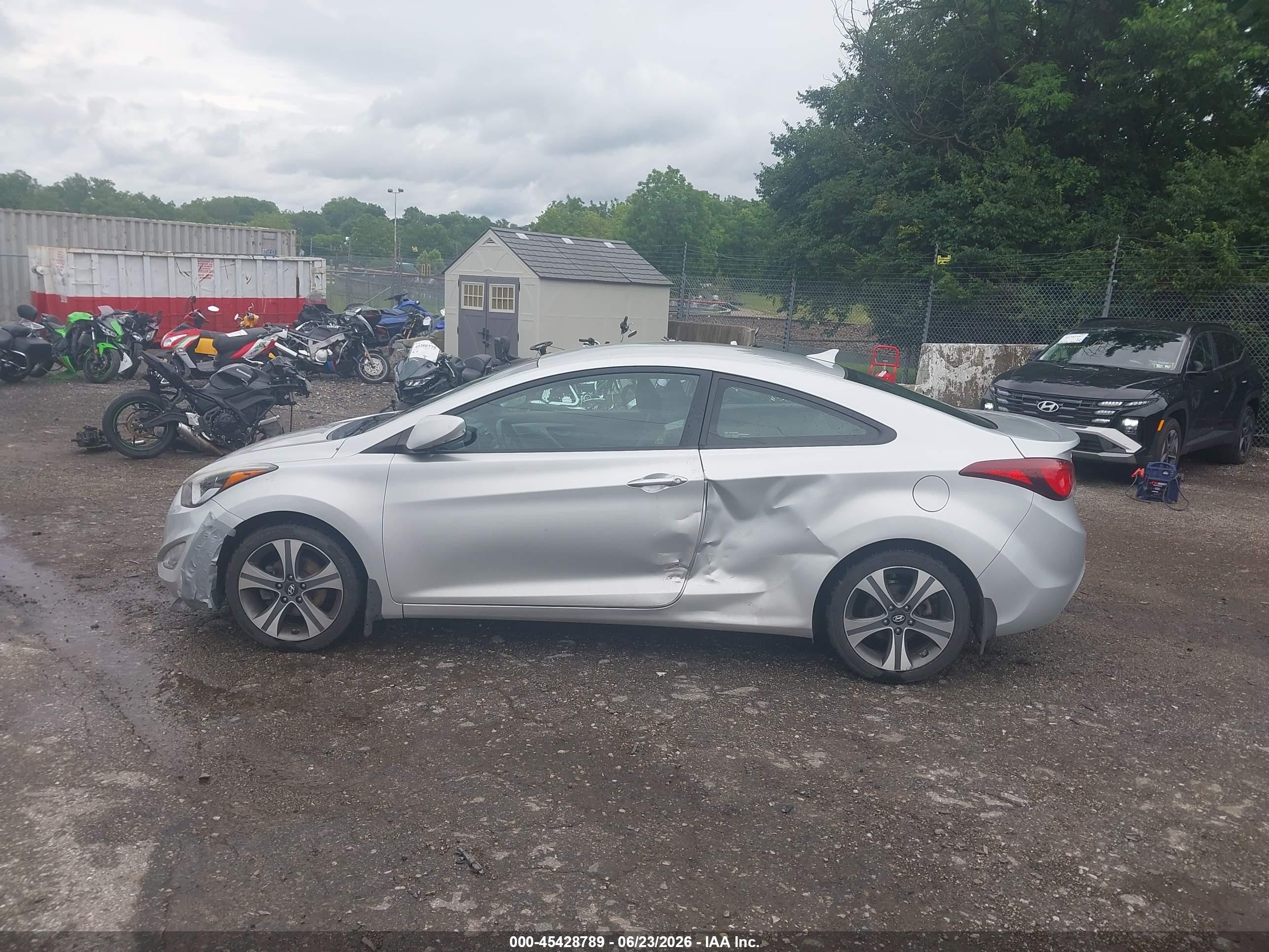 2014 Hyundai Elantra   Silver vin: KMHDH6AH6EU024638