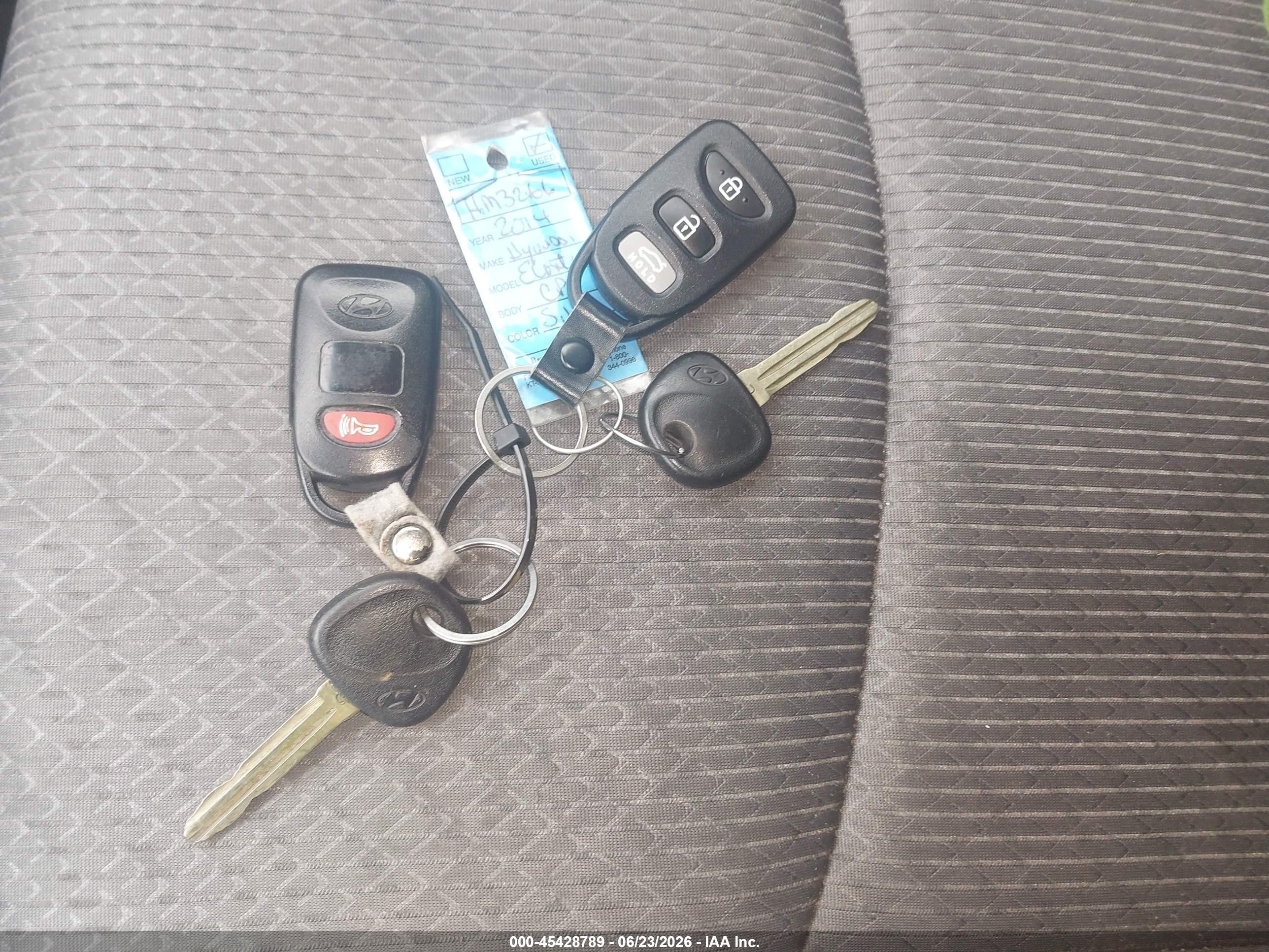 2014 Hyundai Elantra   Silver vin: KMHDH6AH6EU024638