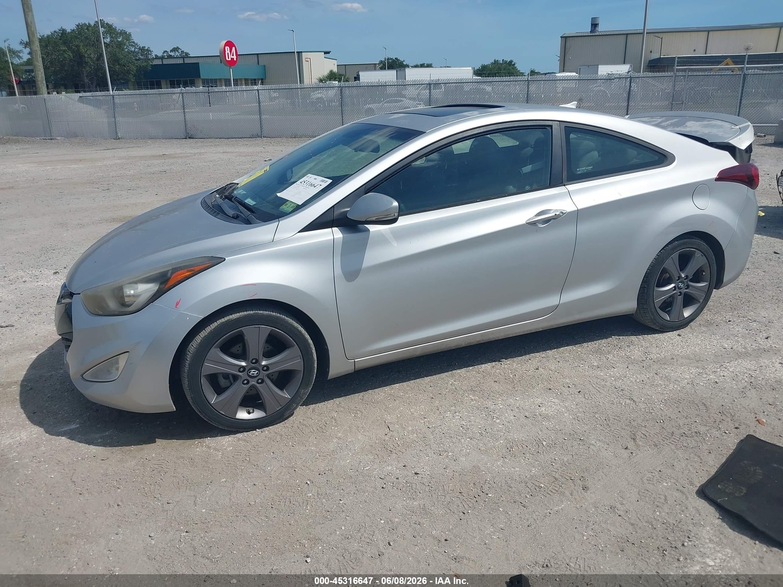2014 Hyundai Elantra Silver vin: KMHDH6AH6EU026356