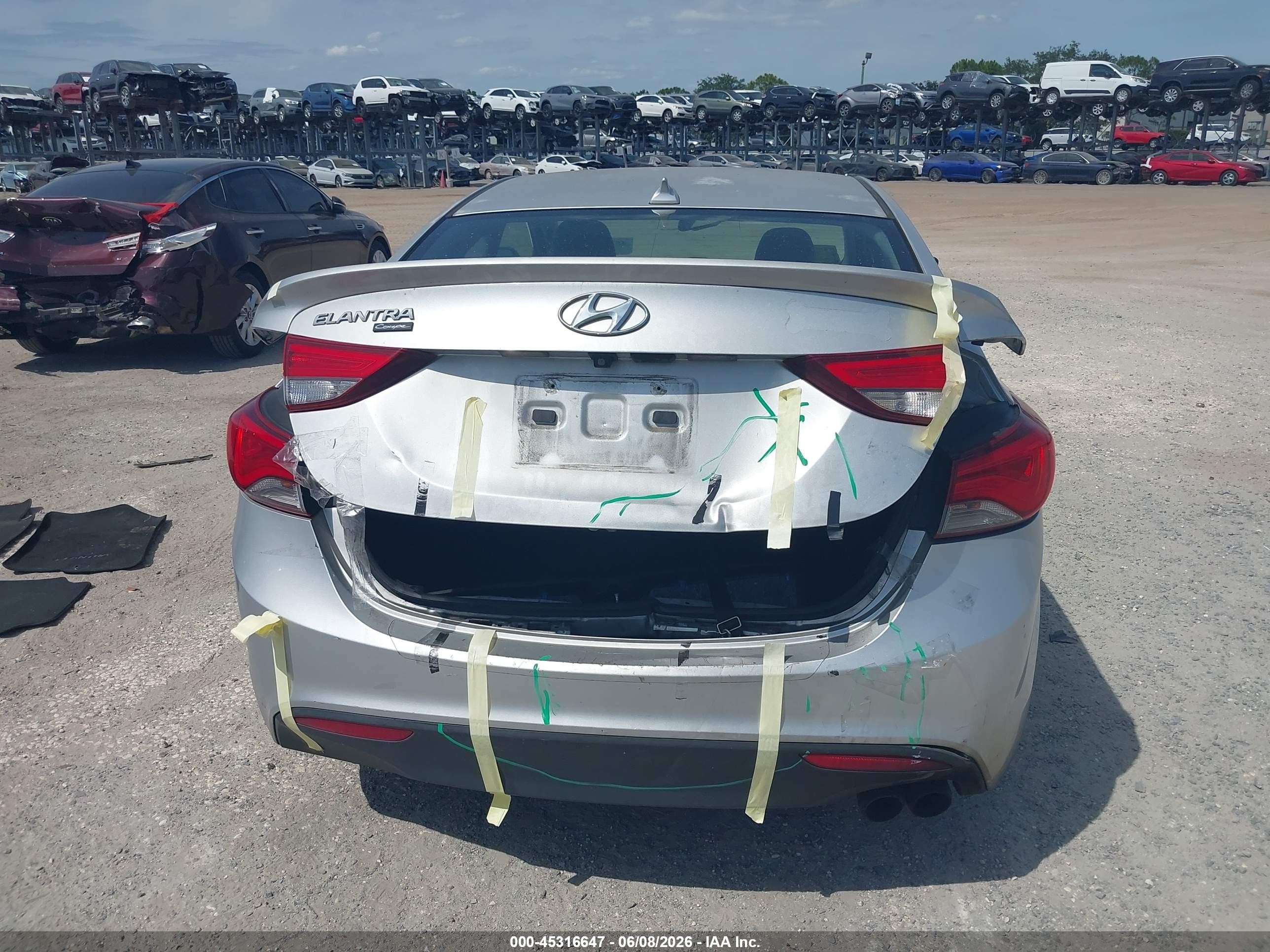 2014 Hyundai Elantra Silver vin: KMHDH6AH6EU026356