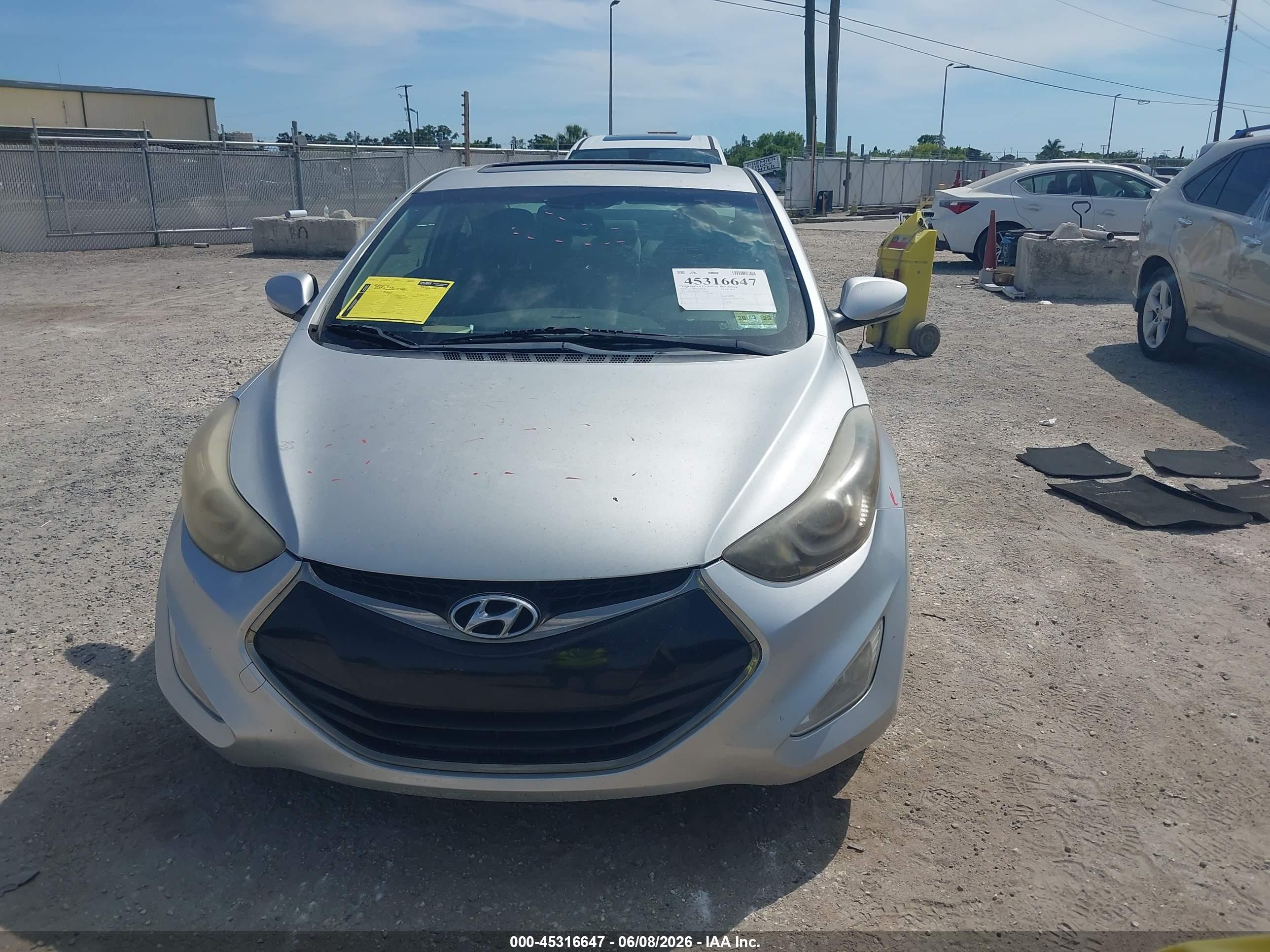 2014 Hyundai Elantra Silver vin: KMHDH6AH6EU026356