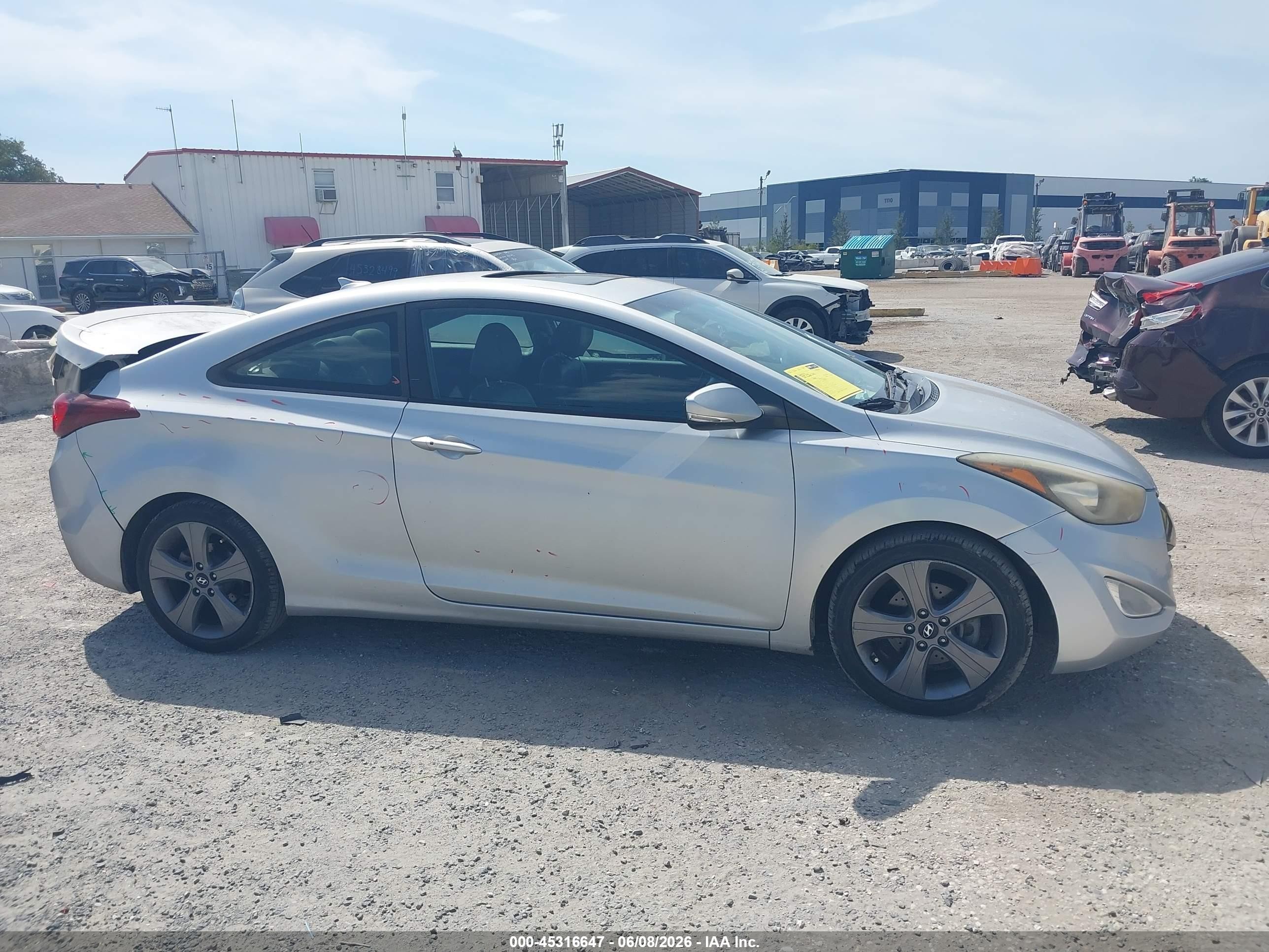 2014 Hyundai Elantra Silver vin: KMHDH6AH6EU026356