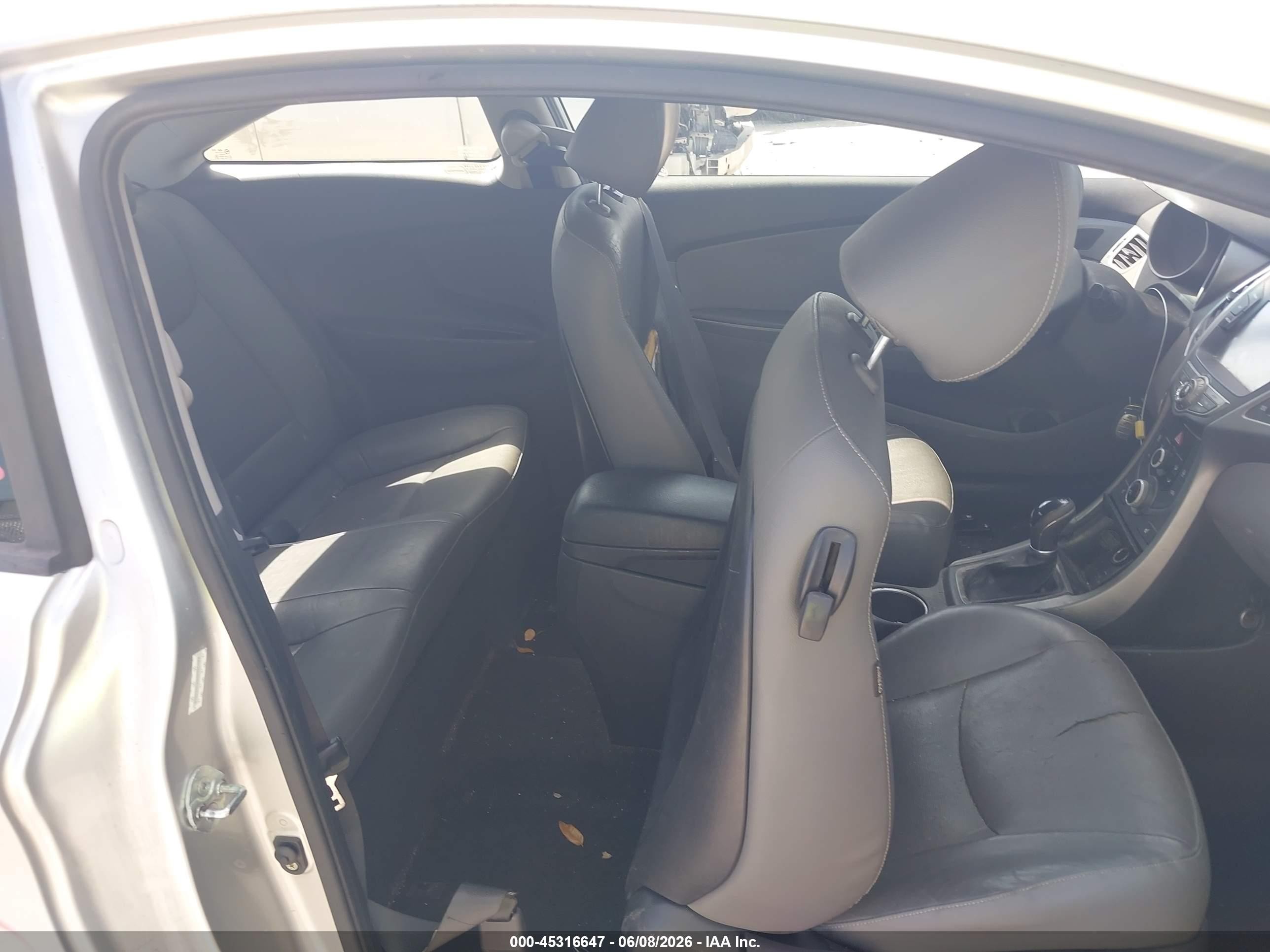 2014 Hyundai Elantra Silver vin: KMHDH6AH6EU026356