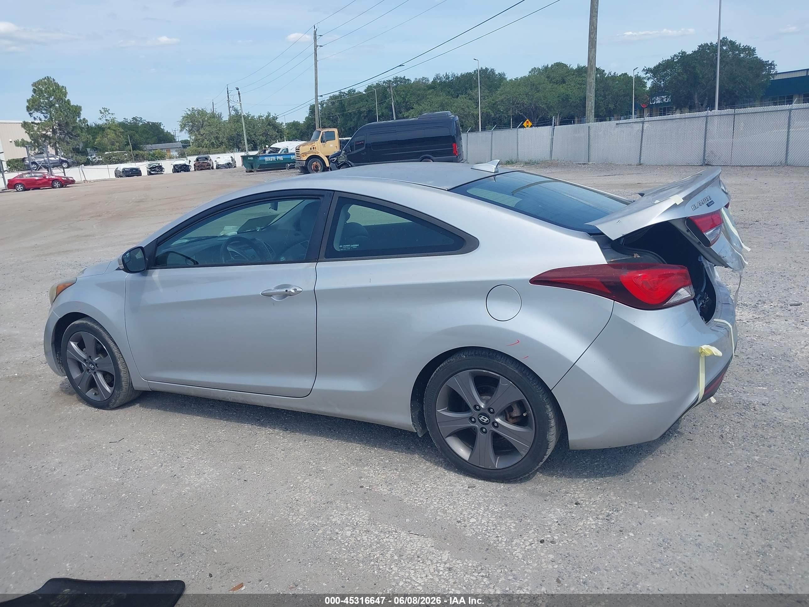 2014 Hyundai Elantra Silver vin: KMHDH6AH6EU026356