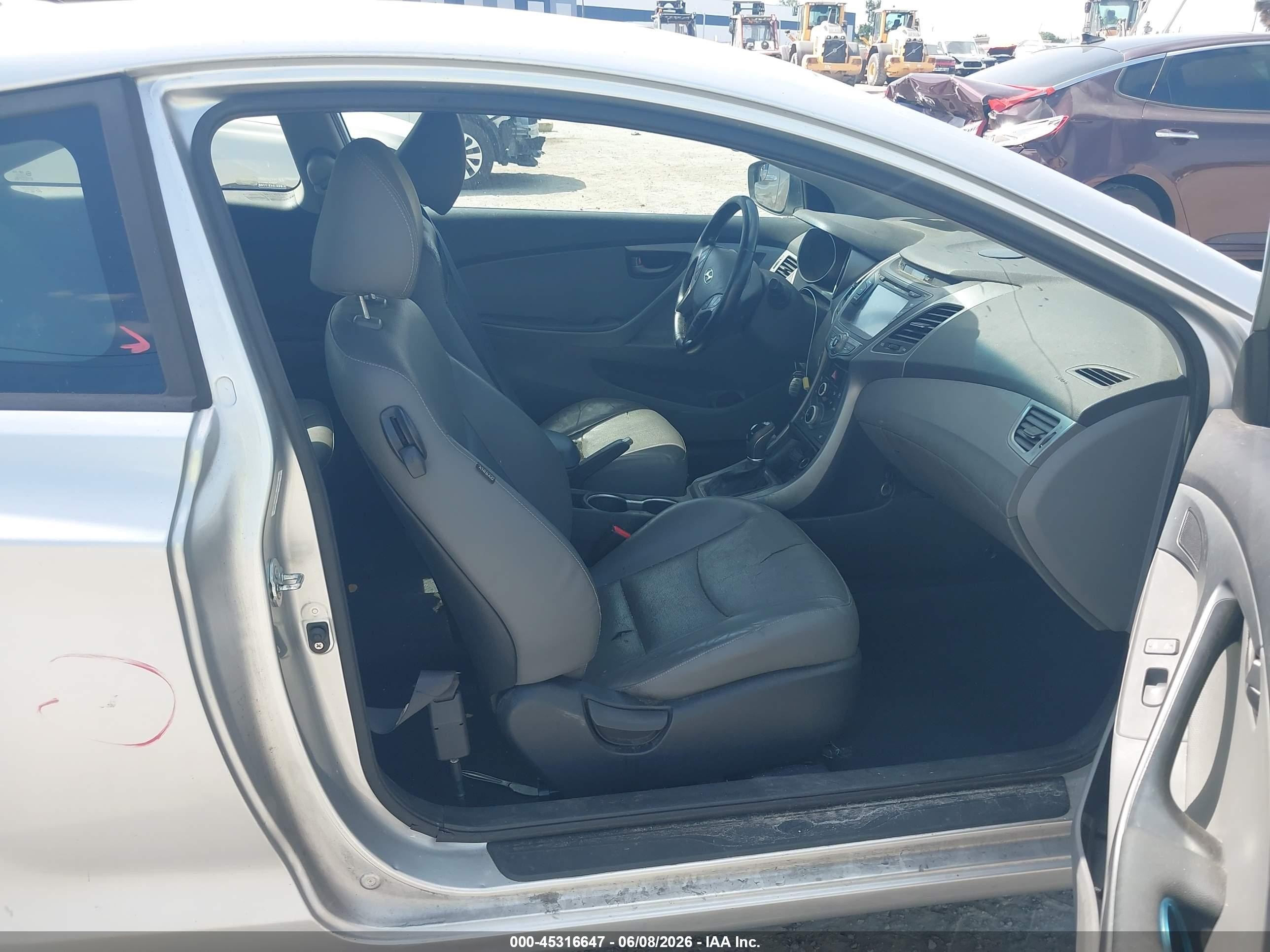 2014 Hyundai Elantra Silver vin: KMHDH6AH6EU026356