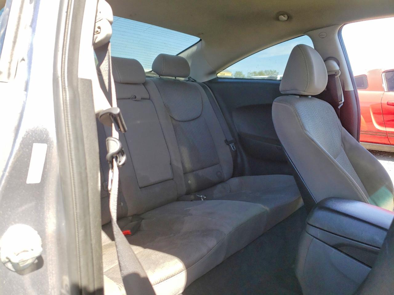 2014 Hyun Elantra Coupe Silver vin: KMHDH6AH9EU023984