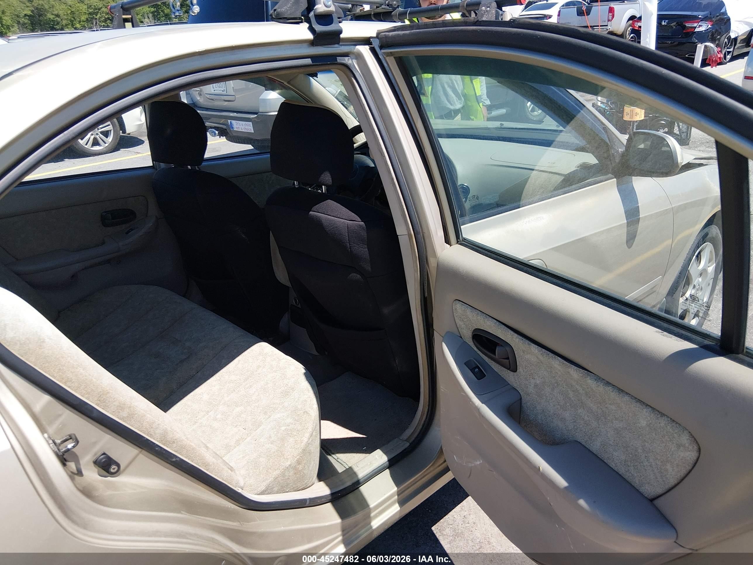 2001 Hyundai Elantra Gls Gold vin: KMHDN45D01U079262