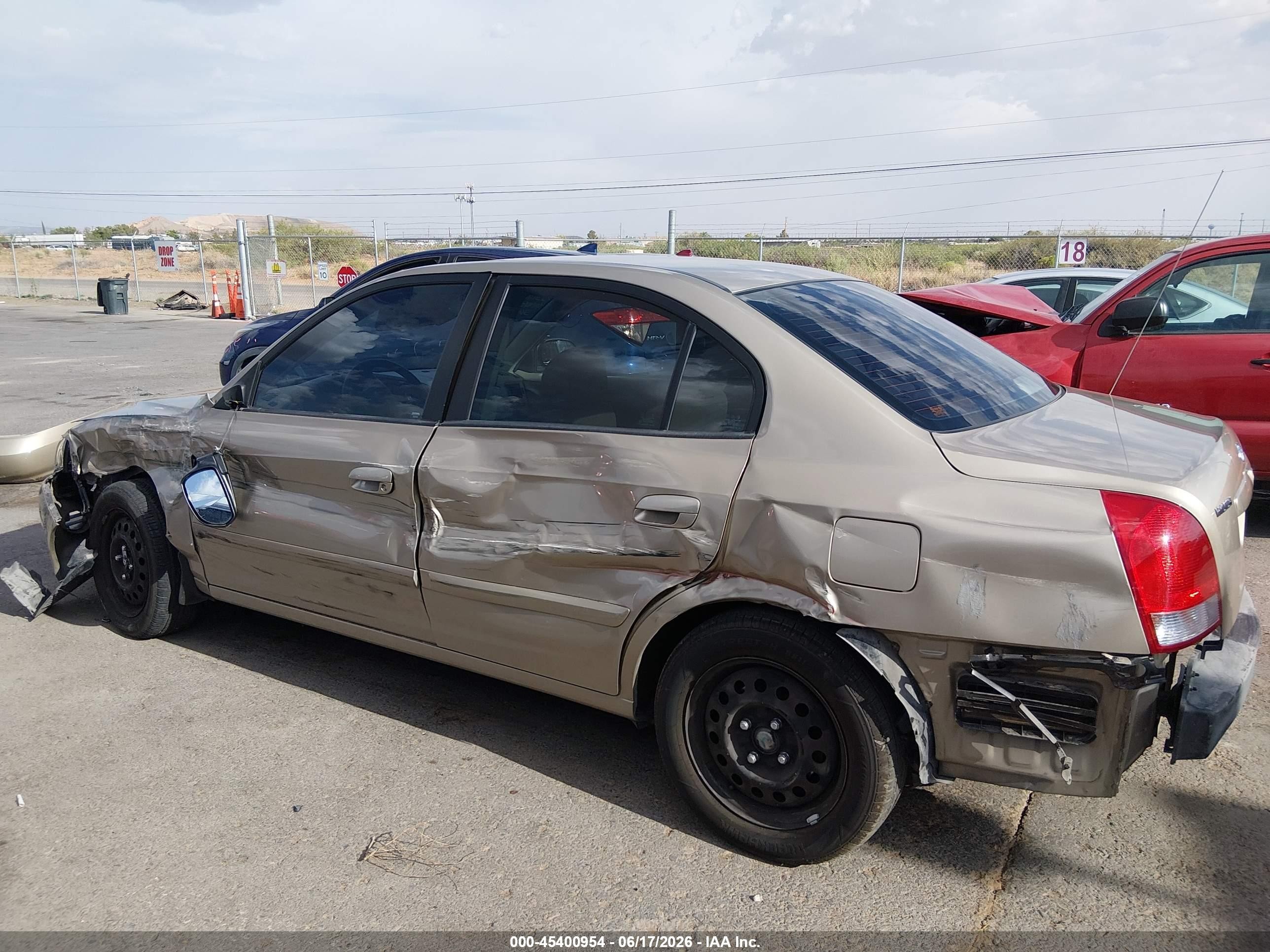 2003 Hyundai Elantra Gls/gt Gold vin: KMHDN45D03U552614