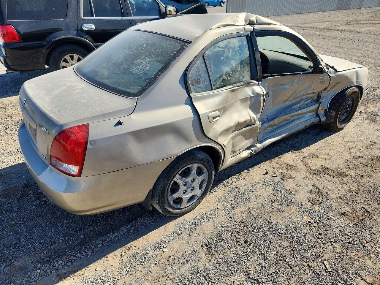 2002 Hyundai Elantra Gls Gold vin: KMHDN45D32U319566
