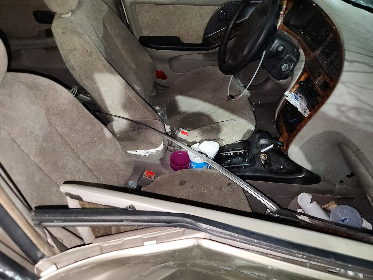 2002 Hyundai Elantra Gls Gold vin: KMHDN45D32U319566