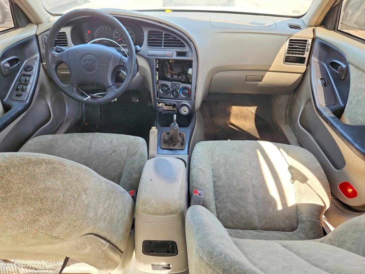 2001 Hyundai Elantra Gls White vin: KMHDN45D41U222861