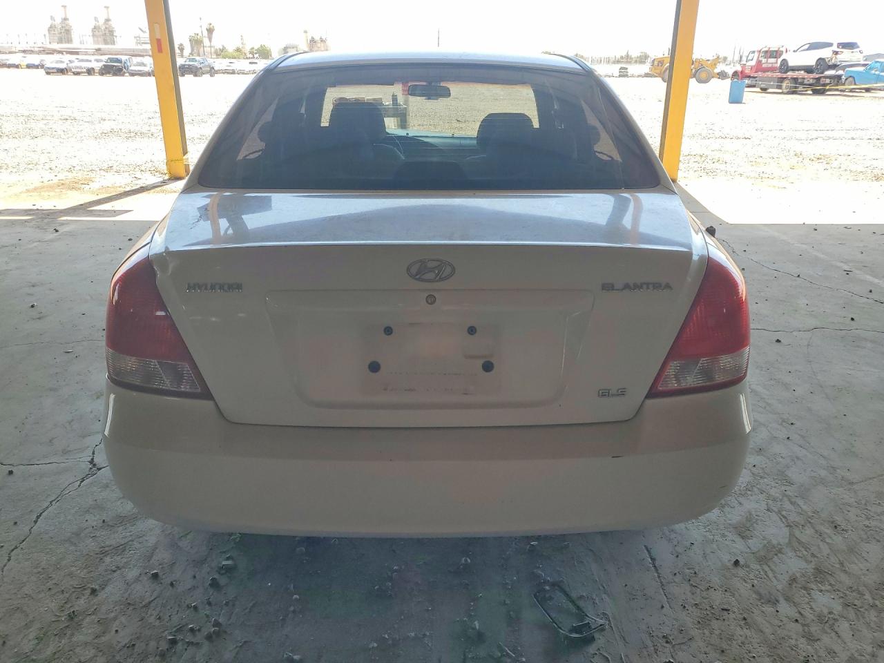 2003 Hyundai Elantra Gls White vin: KMHDN45D43U566788