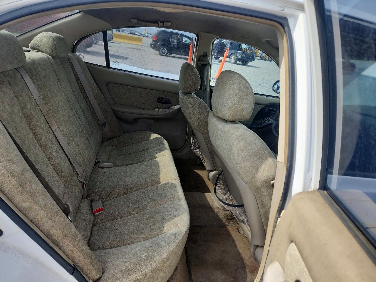 2001 Hyundai Elantra Gls White vin: KMHDN45D61U026999