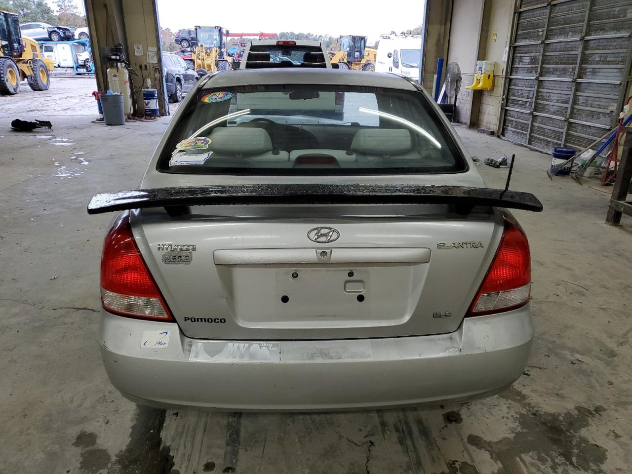2002 Hyundai Elantra Gls White vin: KMHDN45D62U409231