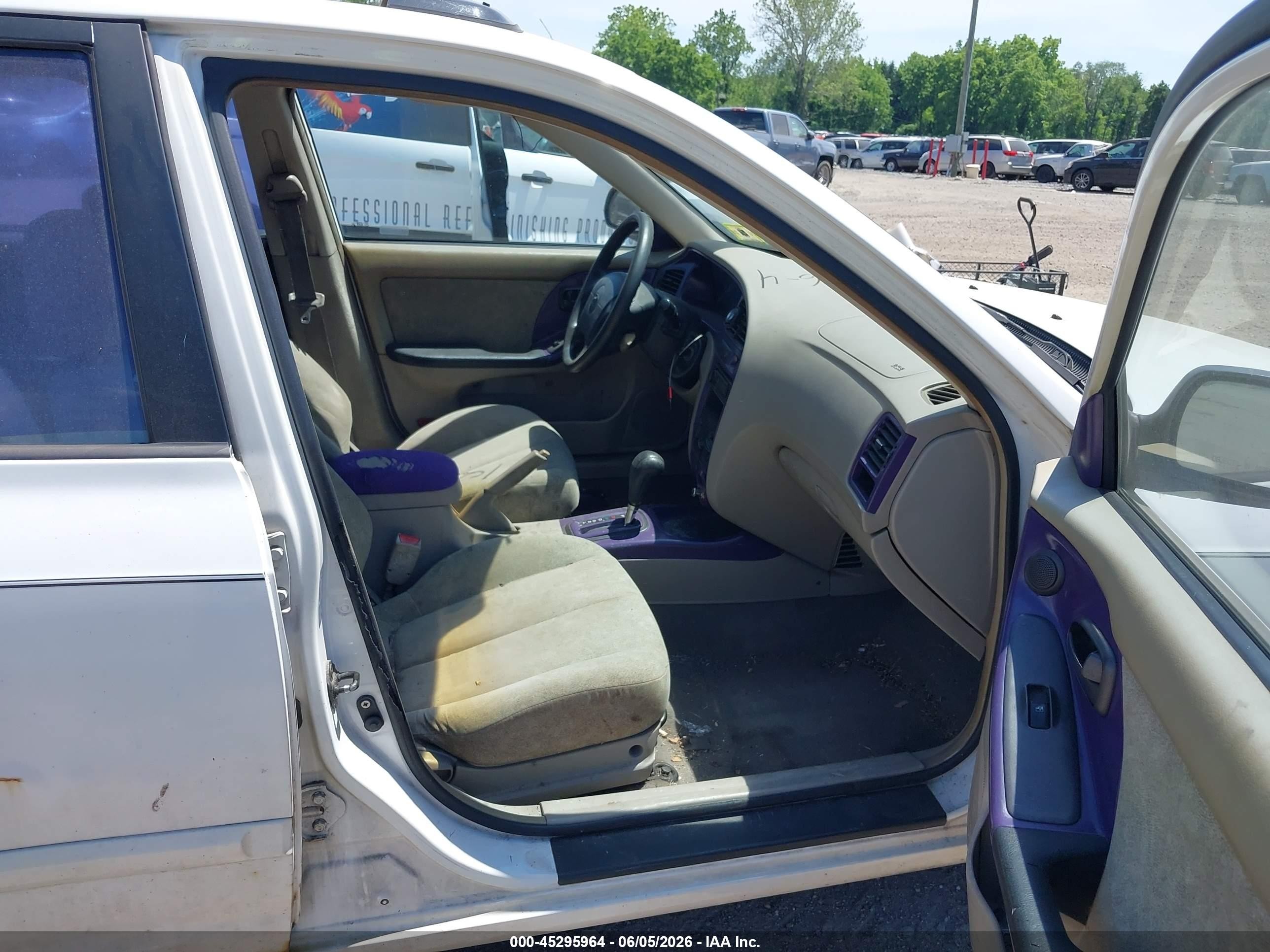 2002 Hyundai Elantra Gls White vin: KMHDN45D72U304214