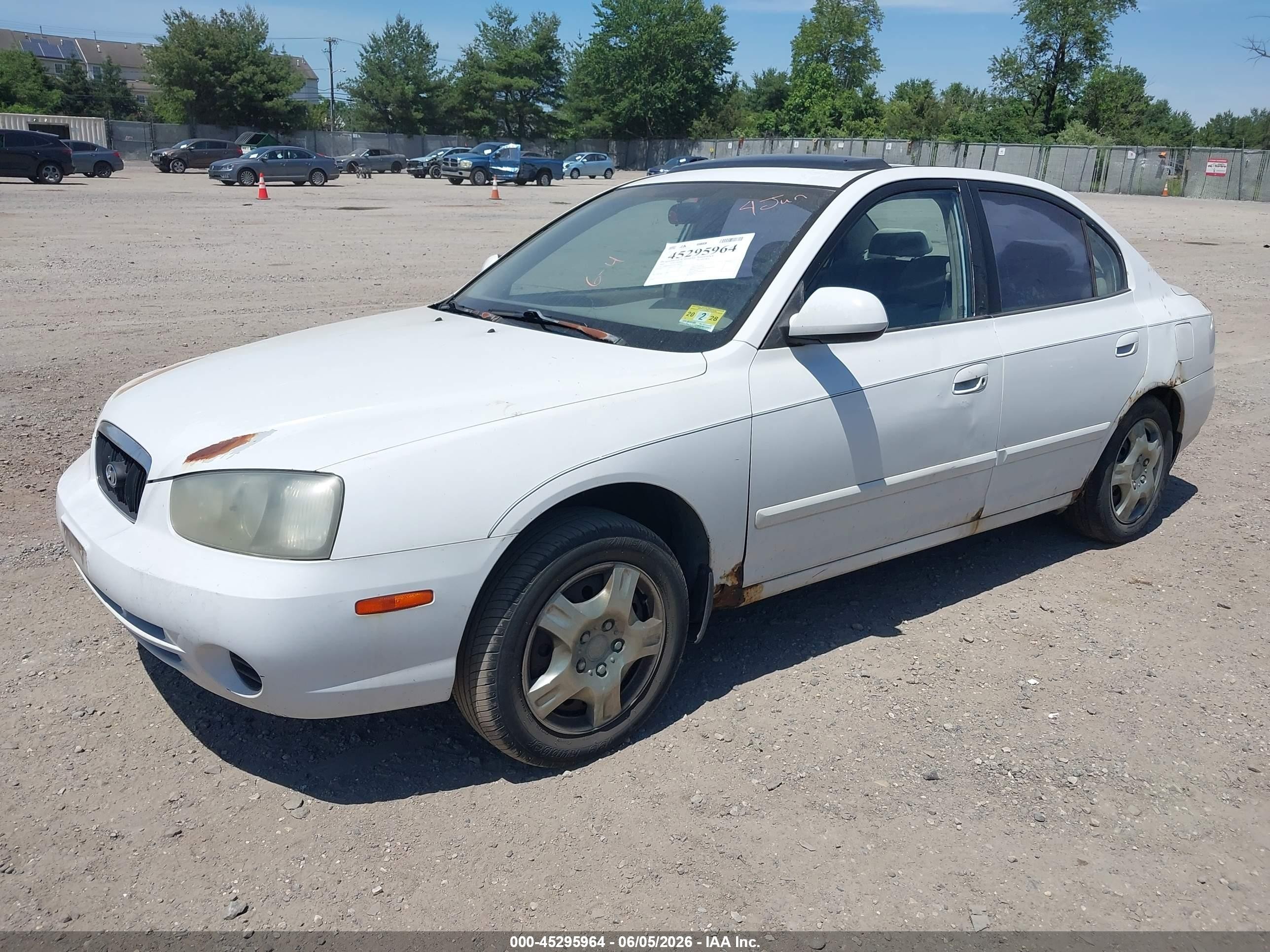 2002 Hyundai Elantra Gls White vin: KMHDN45D72U304214
