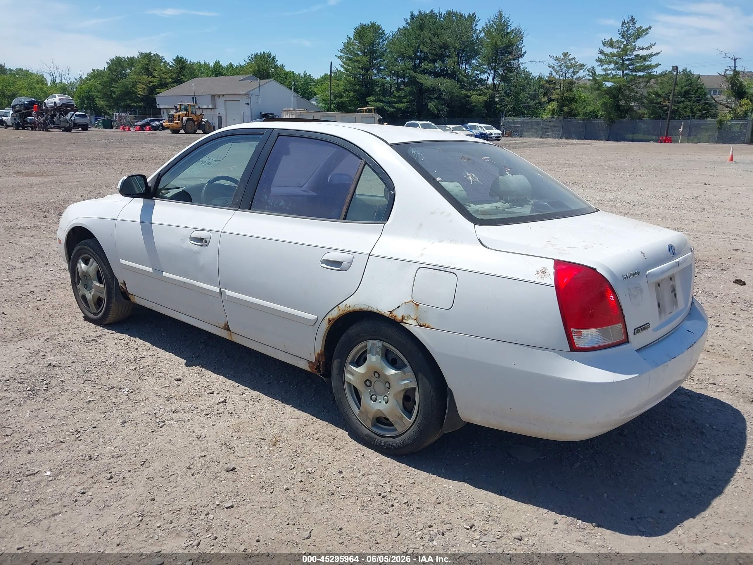 2002 Hyundai Elantra Gls White vin: KMHDN45D72U304214