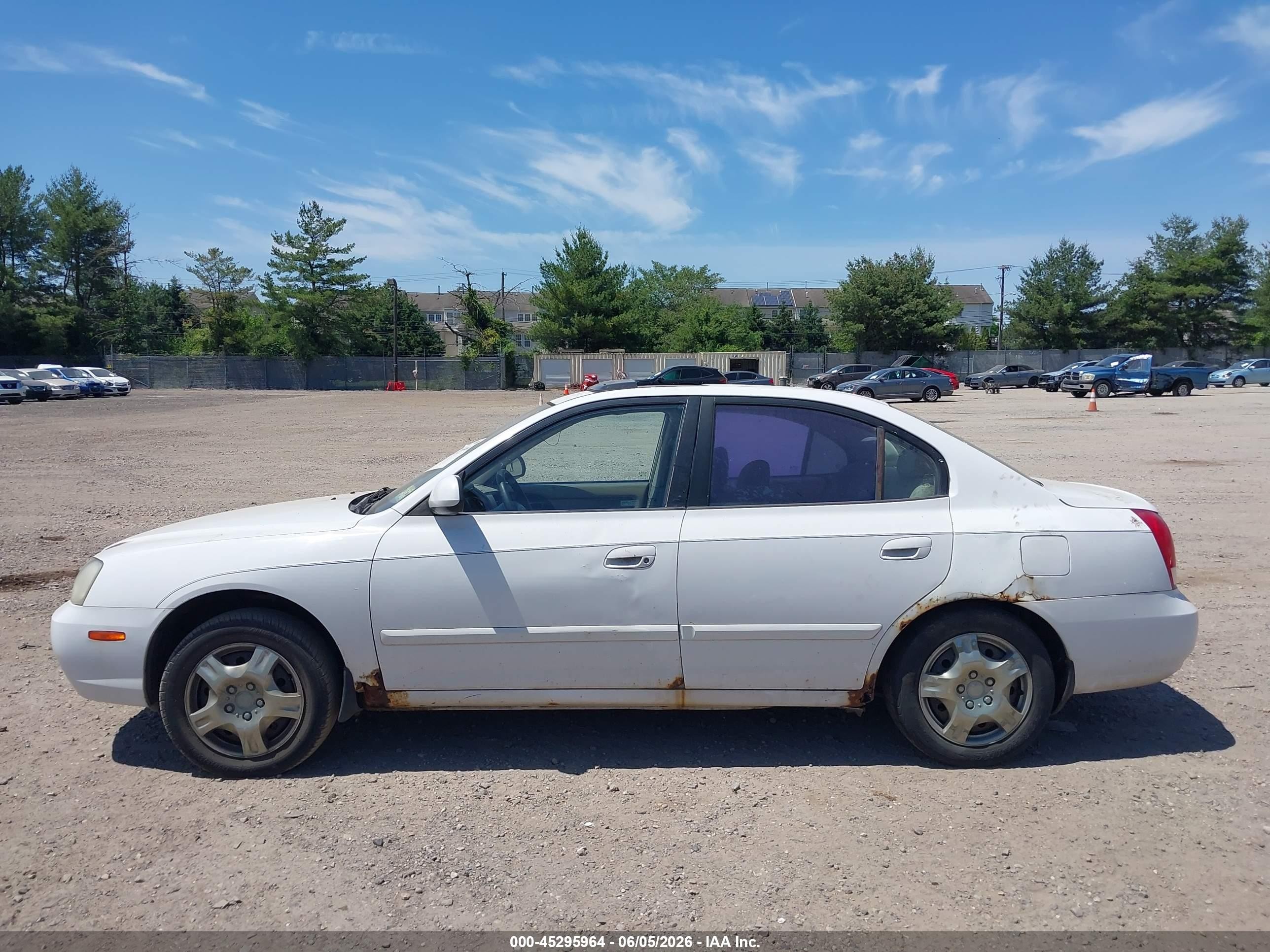 2002 Hyundai Elantra Gls White vin: KMHDN45D72U304214