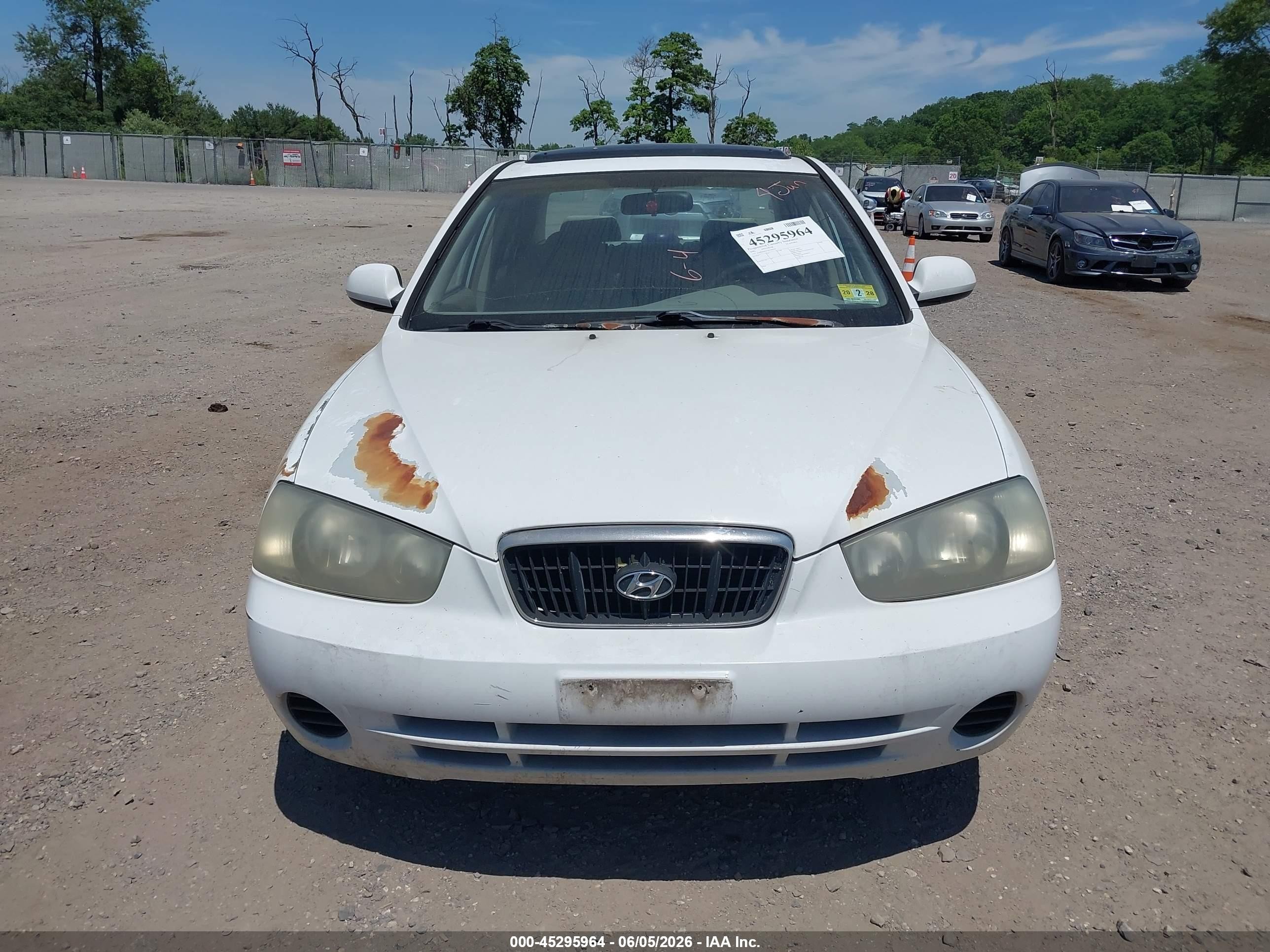 2002 Hyundai Elantra Gls White vin: KMHDN45D72U304214