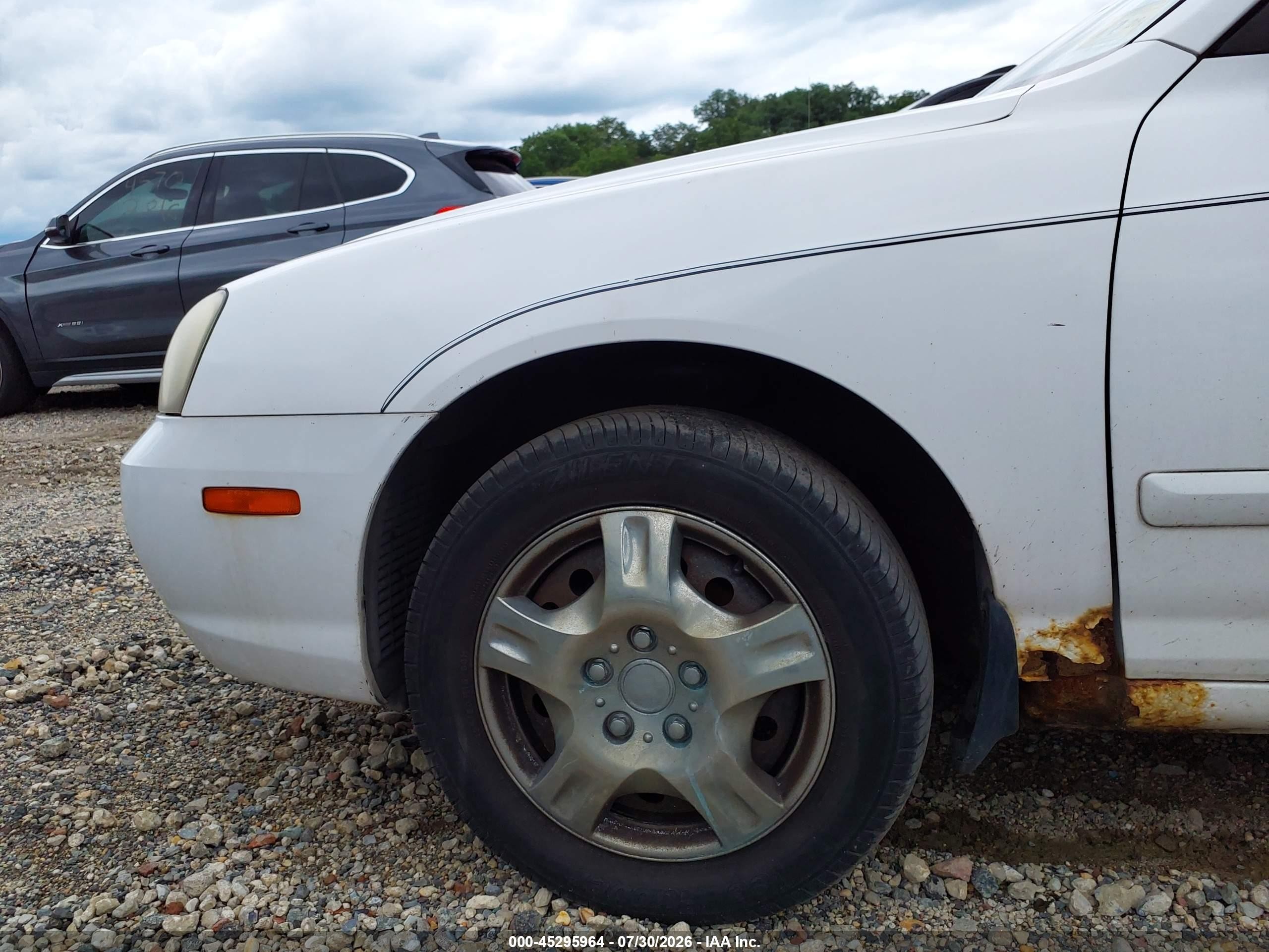 2002 Hyundai Elantra Gls White vin: KMHDN45D72U304214