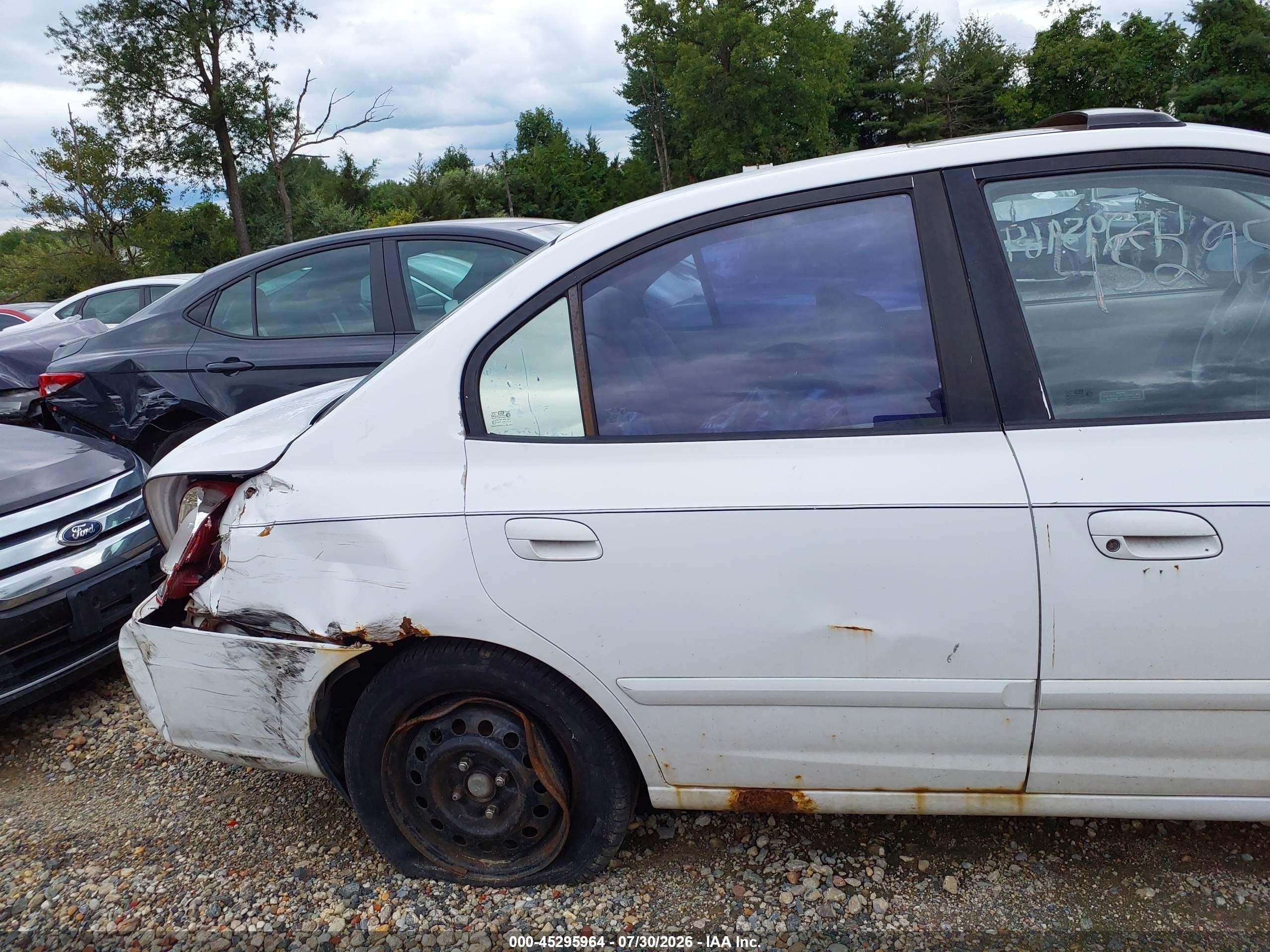 2002 Hyundai Elantra Gls White vin: KMHDN45D72U304214