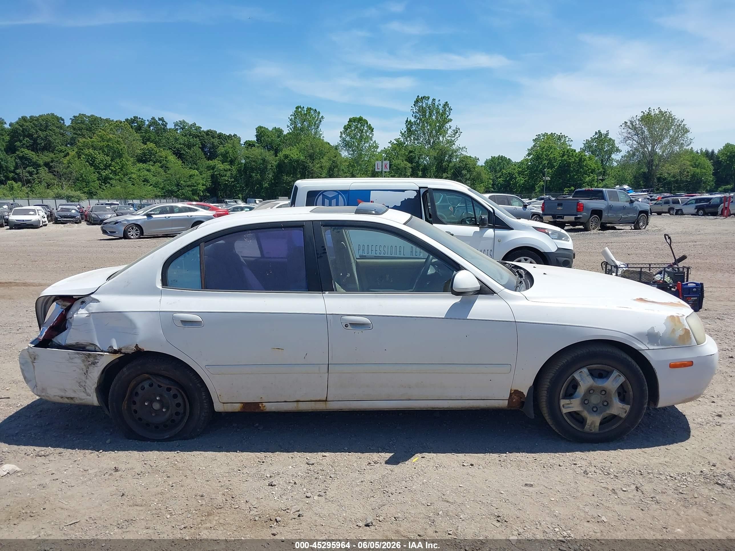 2002 Hyundai Elantra Gls White vin: KMHDN45D72U304214