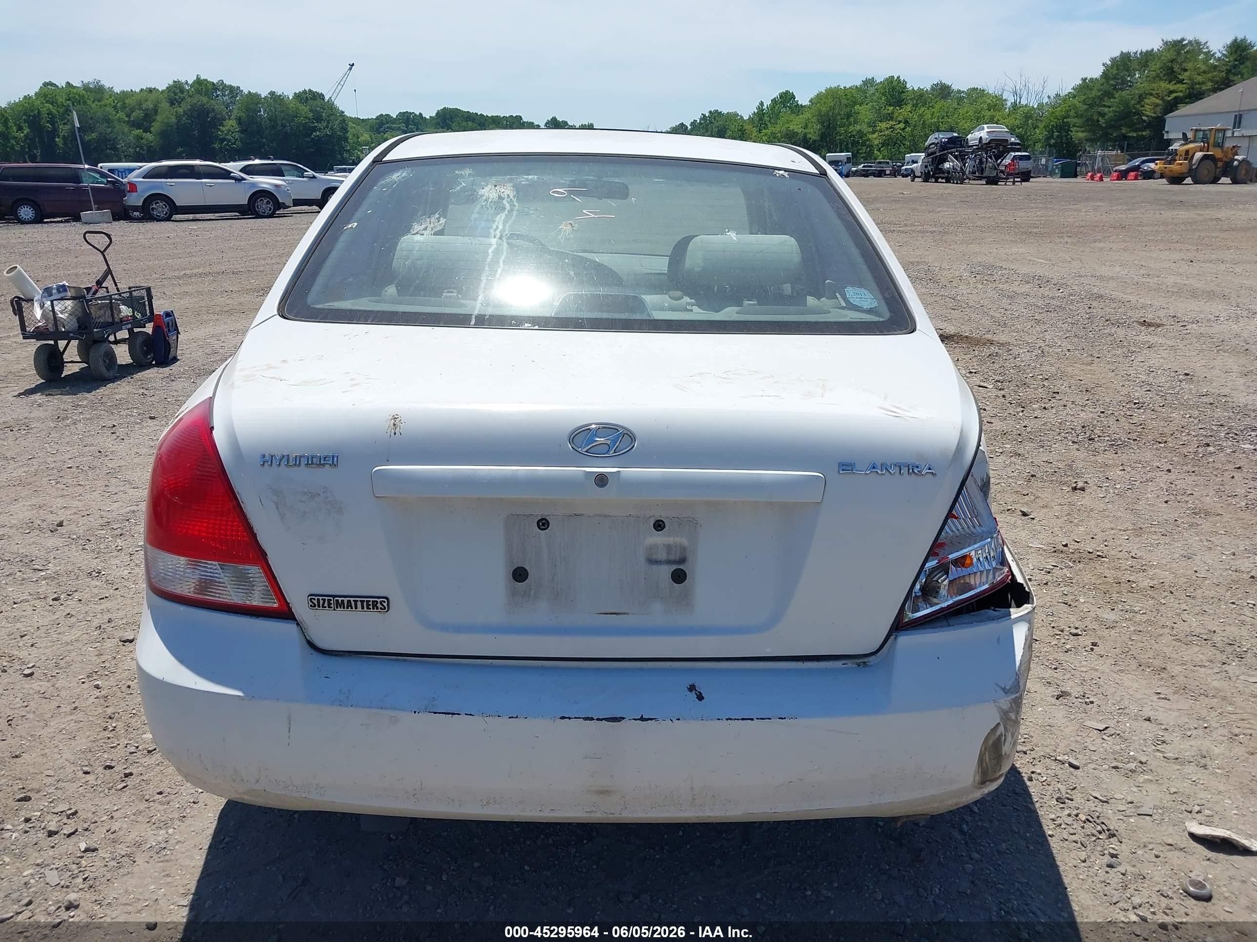 2002 Hyundai Elantra Gls White vin: KMHDN45D72U304214