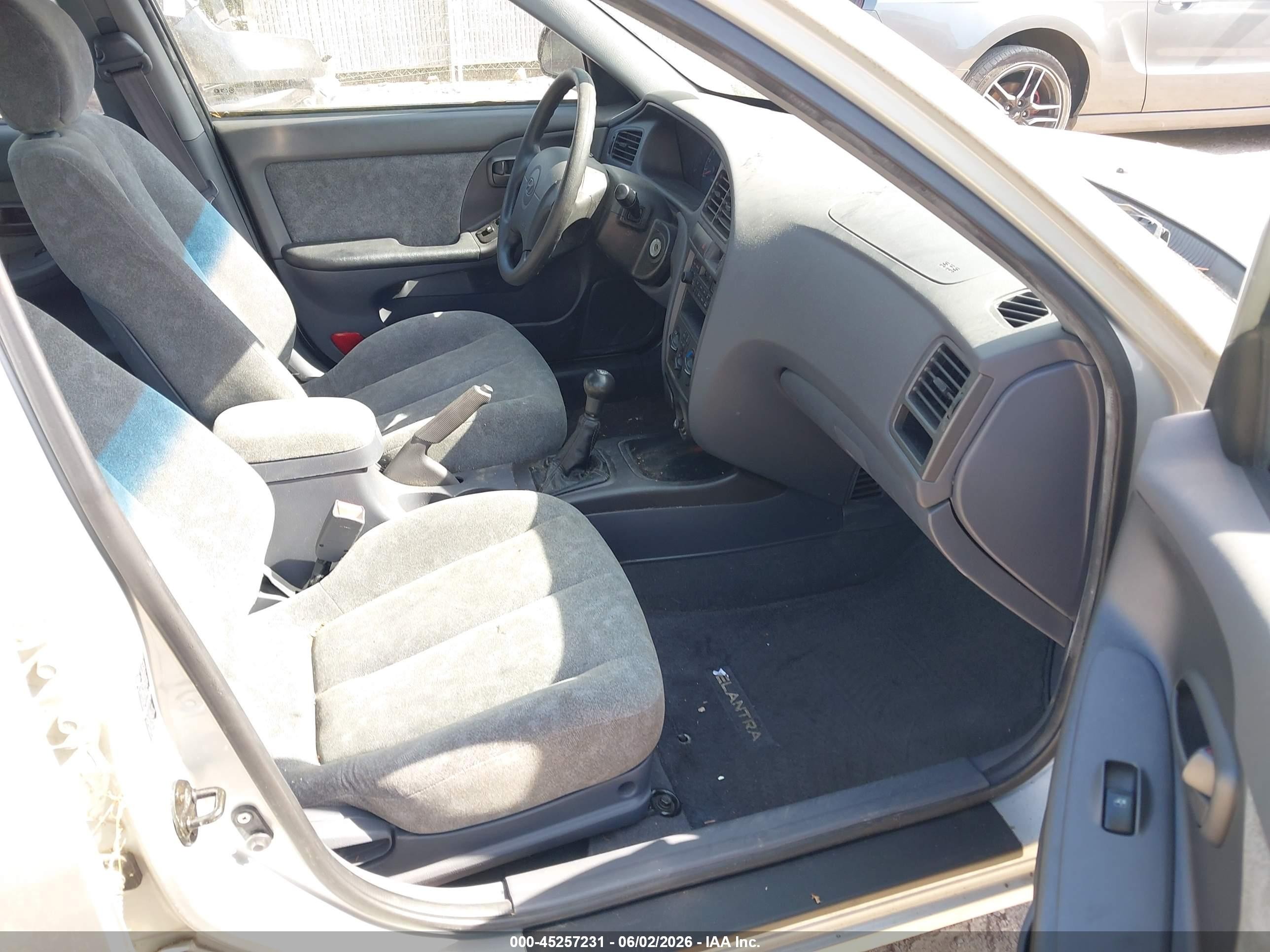 2003 Hyundai Elantra Gls/gt Серебряный vin: KMHDN45D83U529551