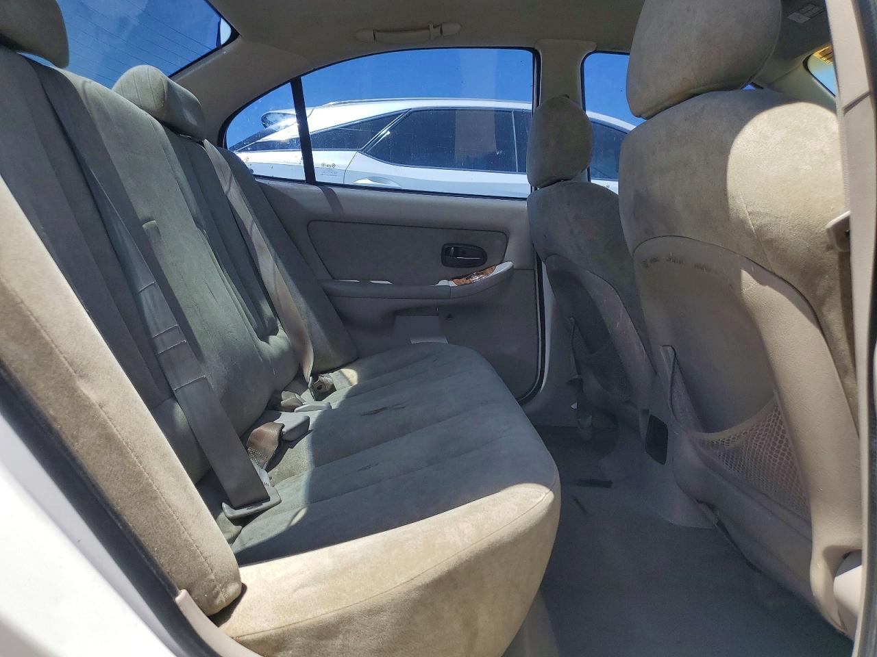 2003 Hyundai Elantra Gls White vin: KMHDN45D83U585036