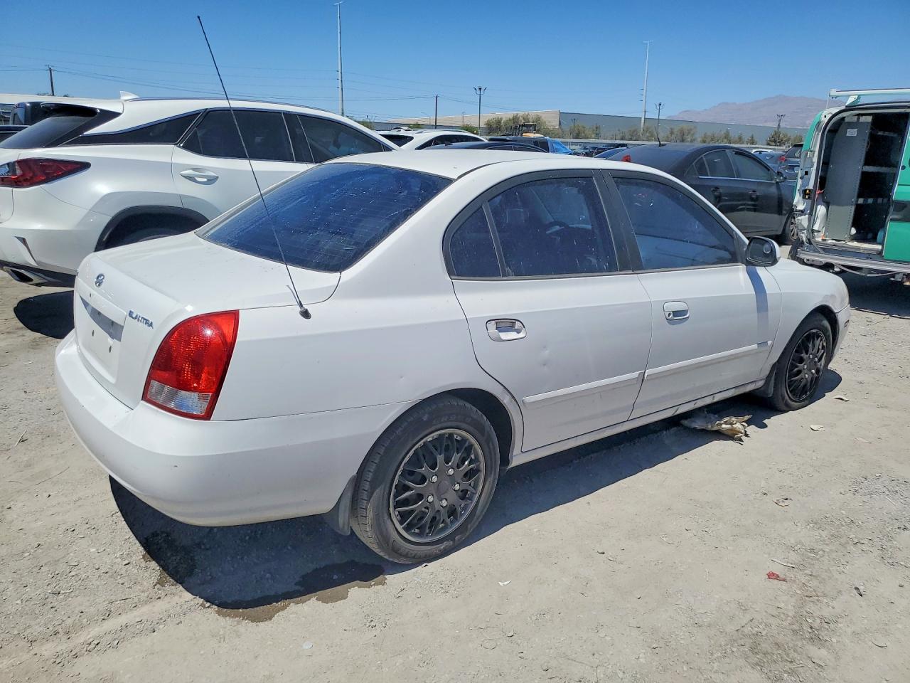2003 Hyundai Elantra Gls White vin: KMHDN45D83U585036