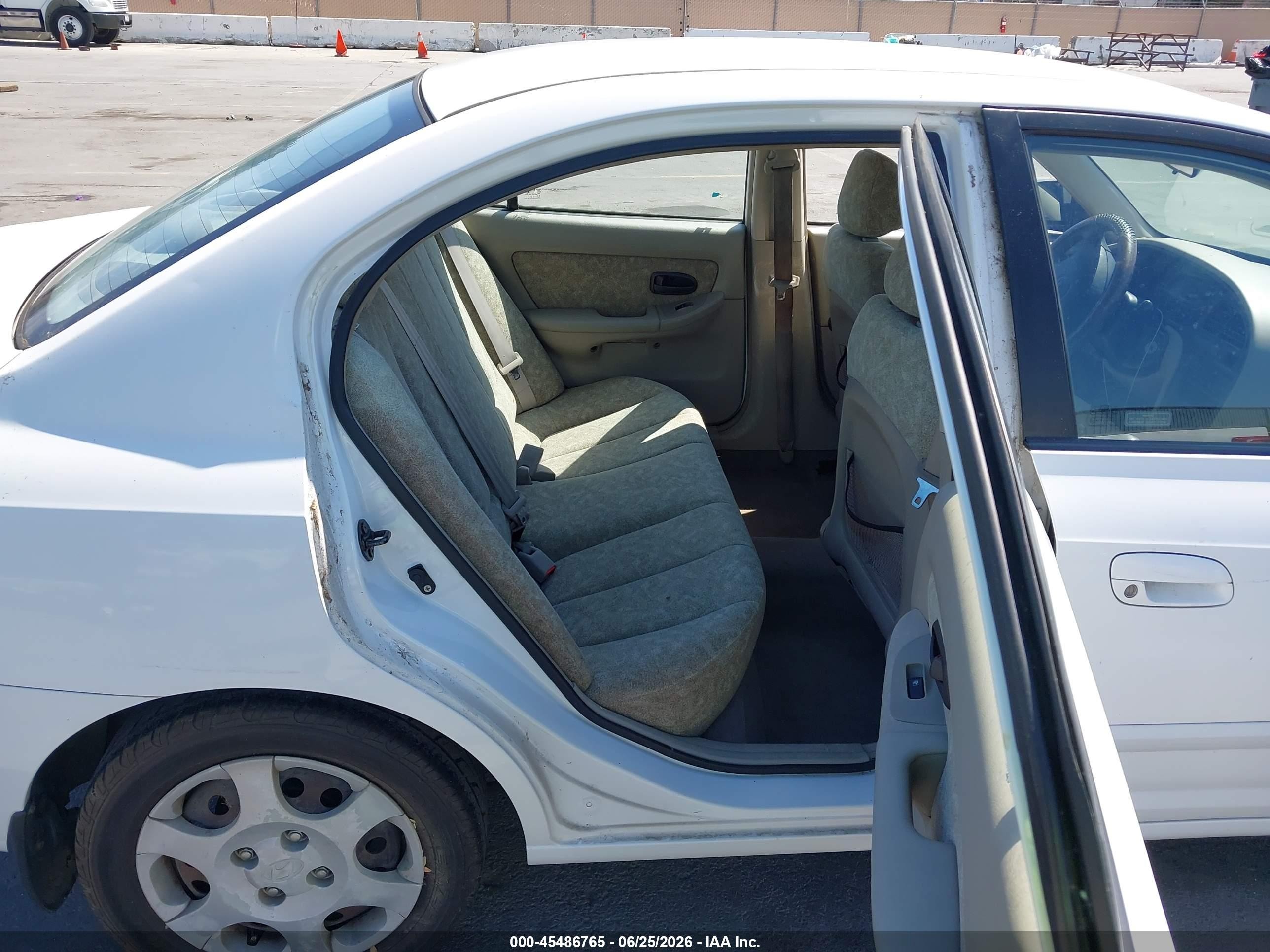 2001 Hyundai Elantra Gls White vin: KMHDN45D91U067336