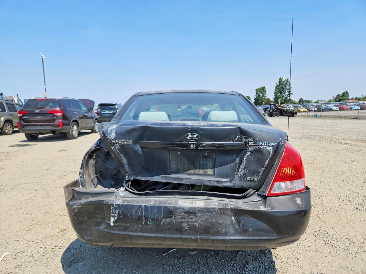 2003 Hyundai Elantra Gls Two Tone vin: KMHDN45D93U584297