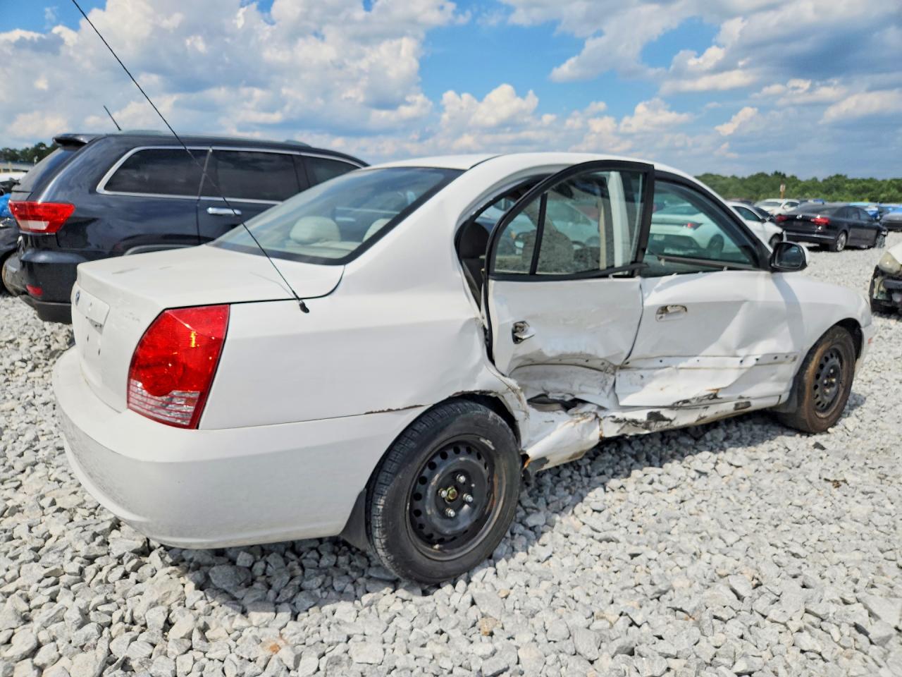 2005 Hyundai Elantra Gls White vin: KMHDN46D05U973377