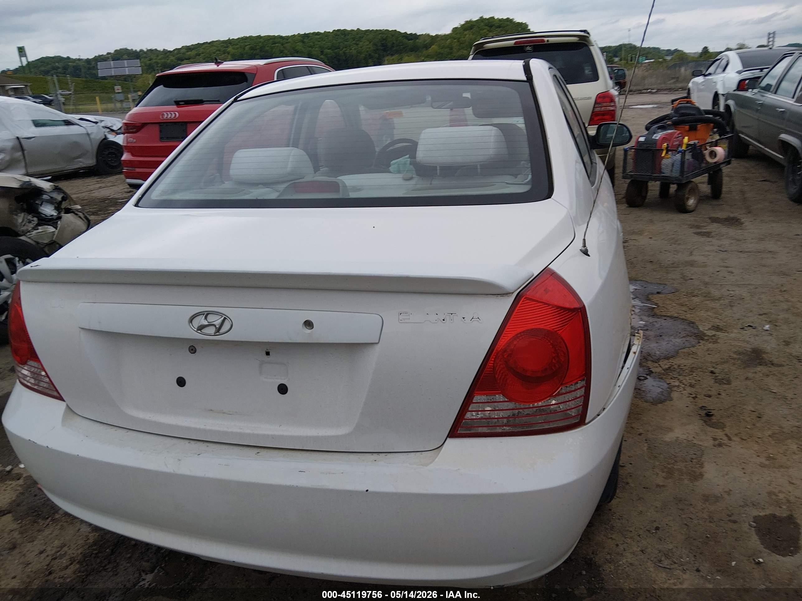2006 Hyundai Elantra Gls/limited Белый vin: KMHDN46D06U239856