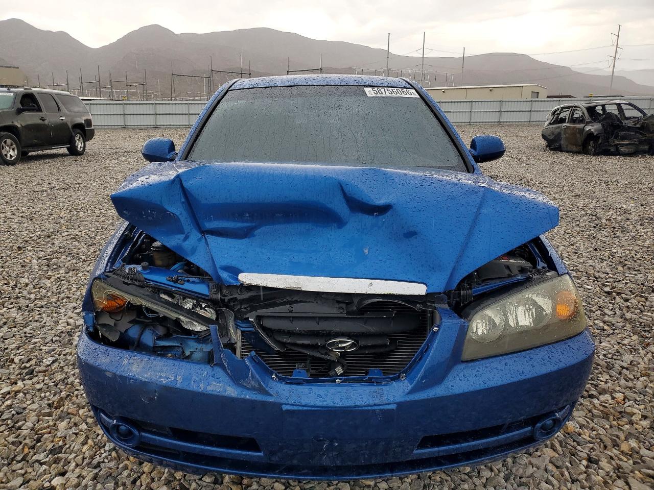 2004 Hyundai Elantra Blue vin: KMHDN46D14U873335