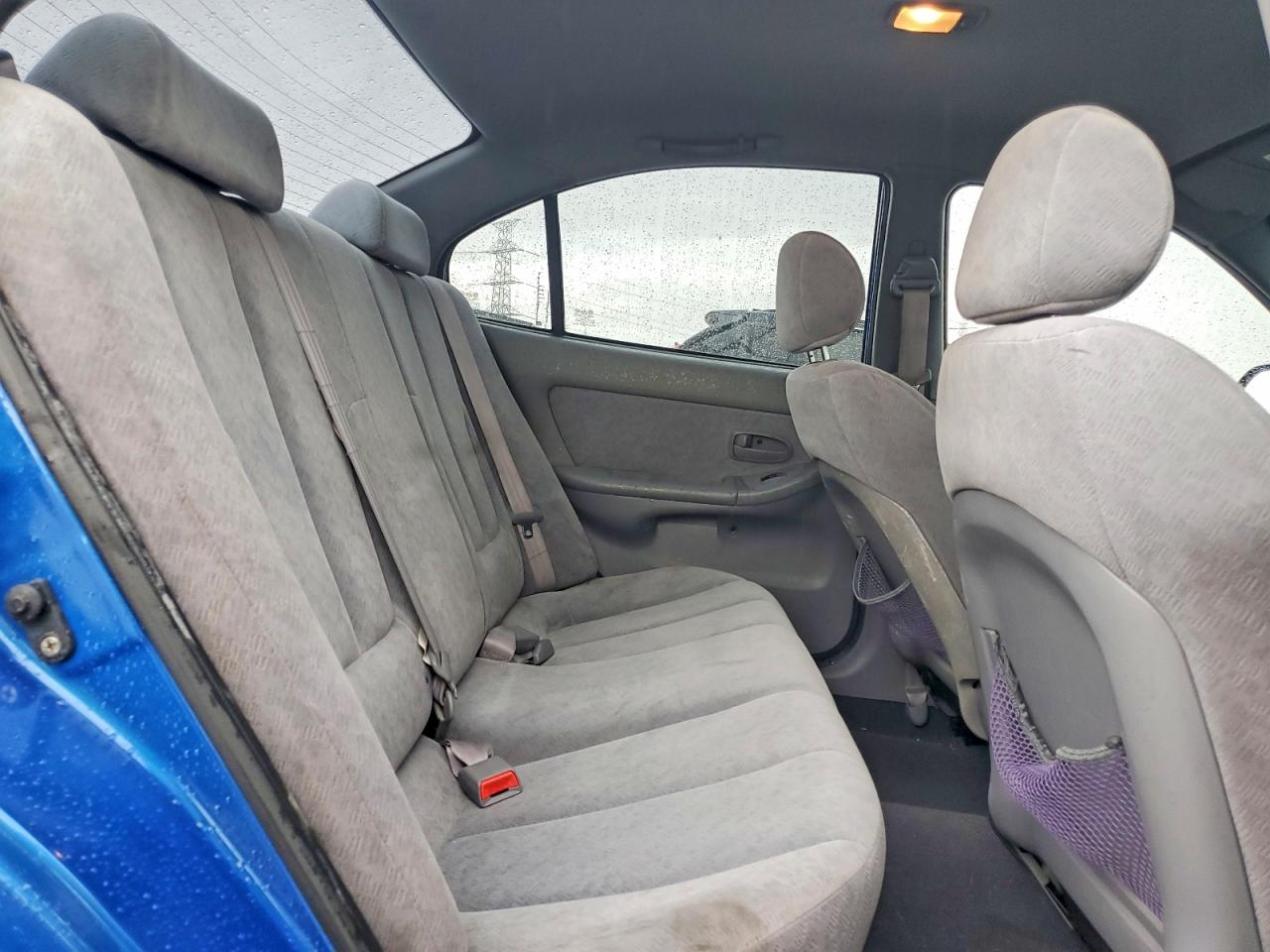 2004 Hyundai Elantra Blue vin: KMHDN46D14U873335