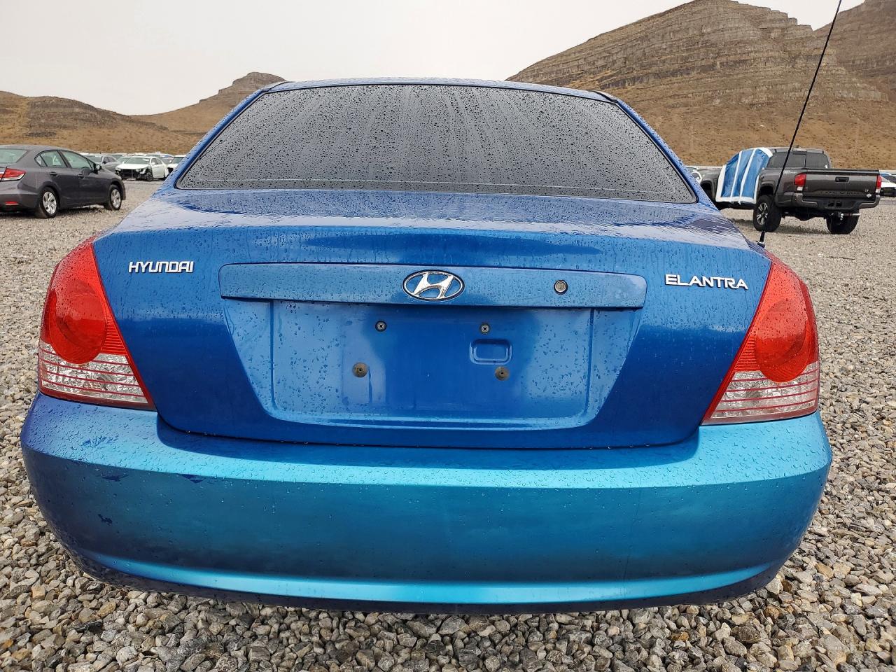 2004 Hyundai Elantra Blue vin: KMHDN46D14U873335