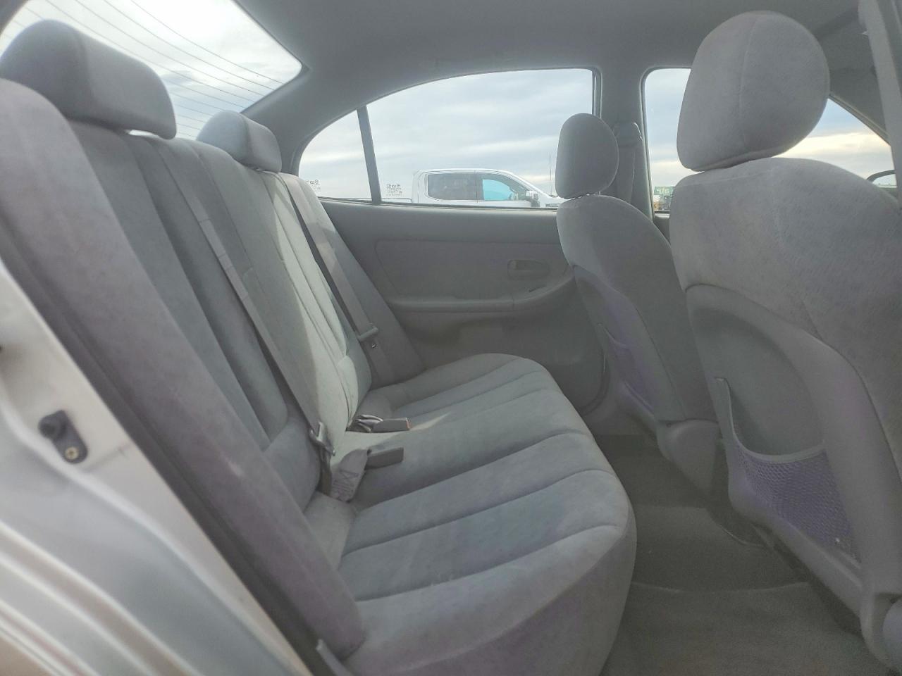 2004 Hyundai Elantra Gls Silver vin: KMHDN46D14U887767