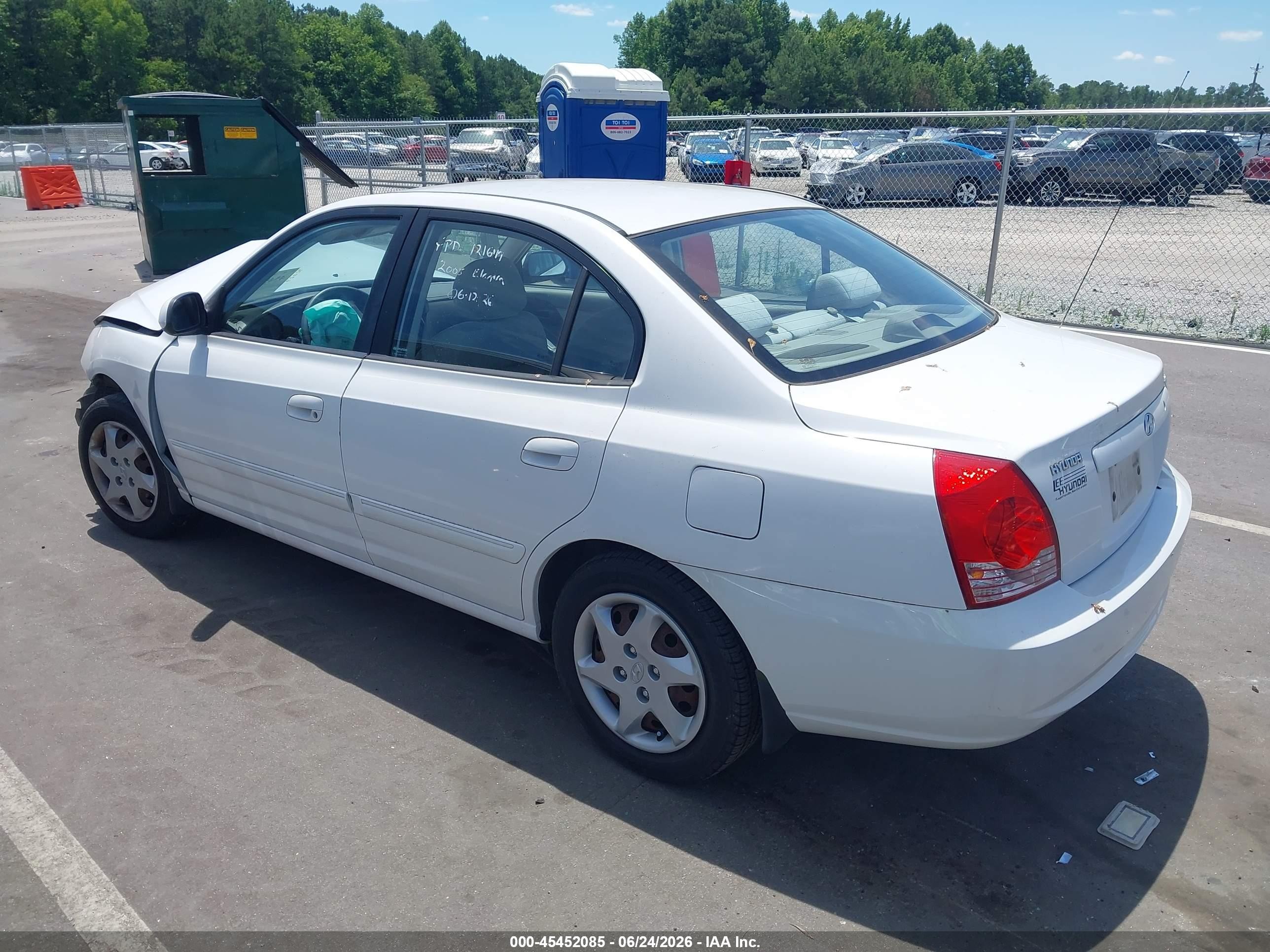 2005 Hyundai Elantra Gls/gt White vin: KMHDN46D15U106294