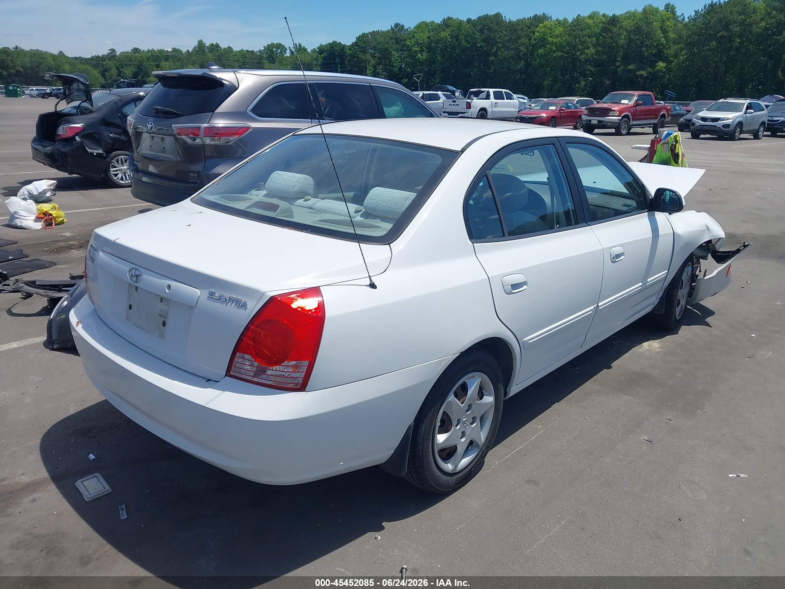 2005 Hyundai Elantra Gls/gt White vin: KMHDN46D15U106294
