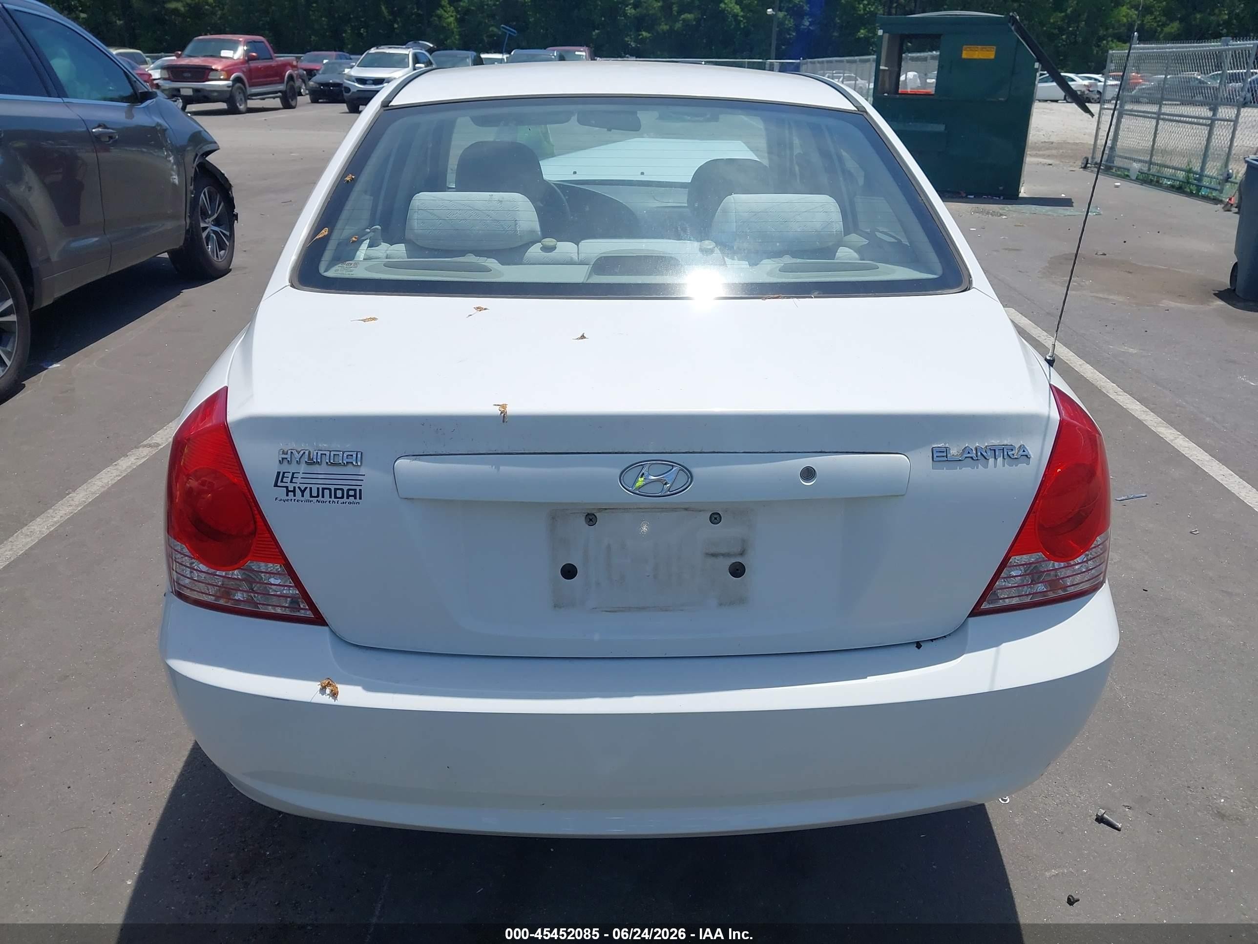 2005 Hyundai Elantra Gls/gt White vin: KMHDN46D15U106294