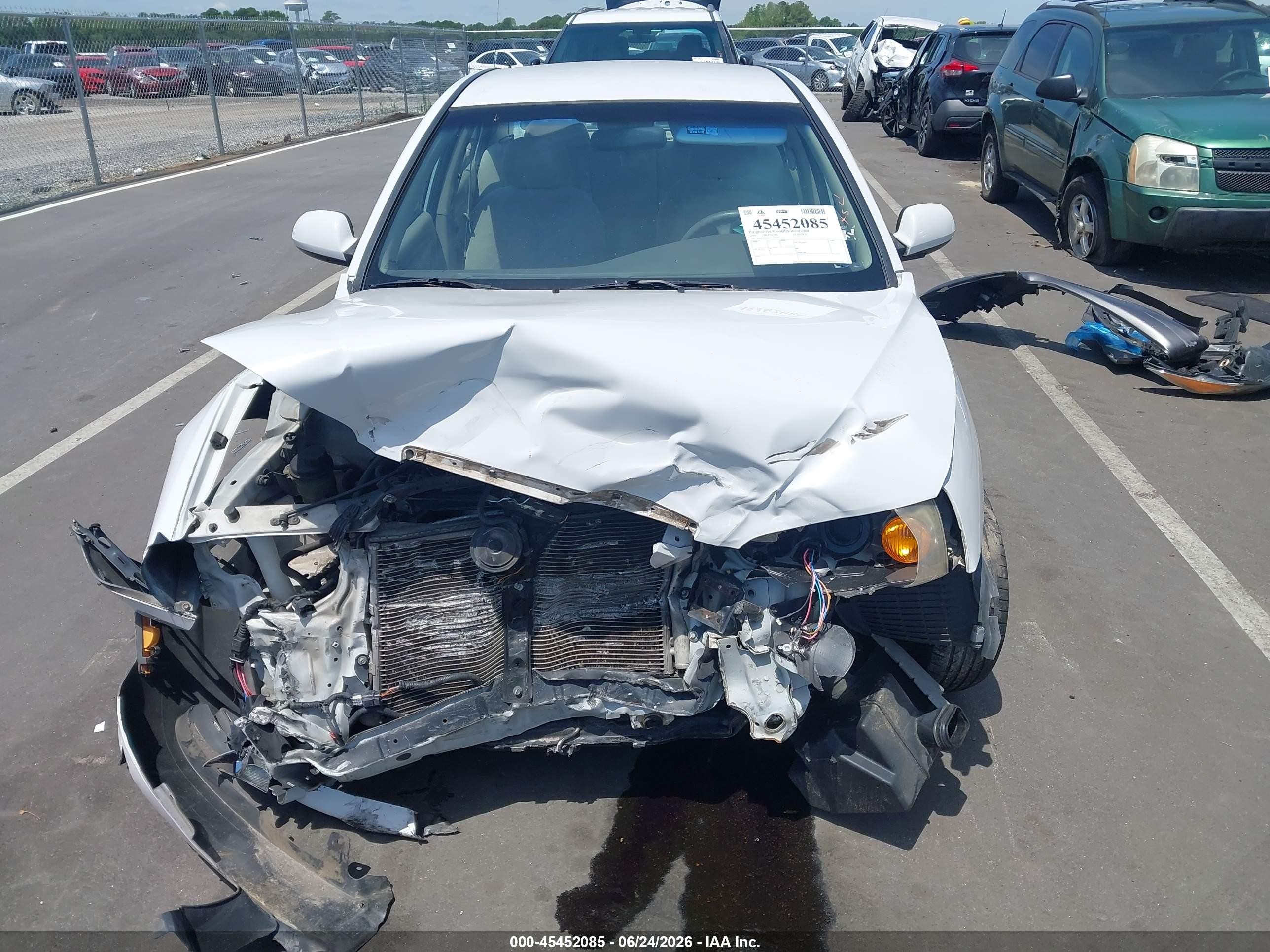 2005 Hyundai Elantra Gls/gt White vin: KMHDN46D15U106294