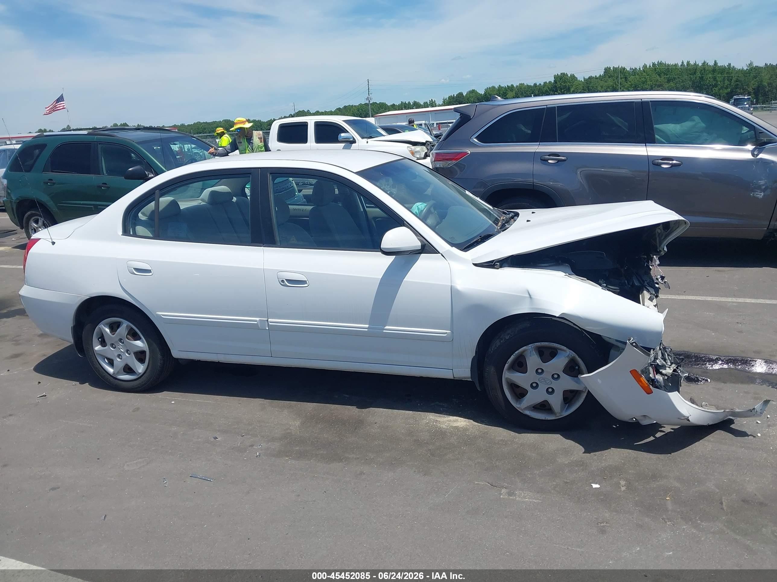 2005 Hyundai Elantra Gls/gt White vin: KMHDN46D15U106294